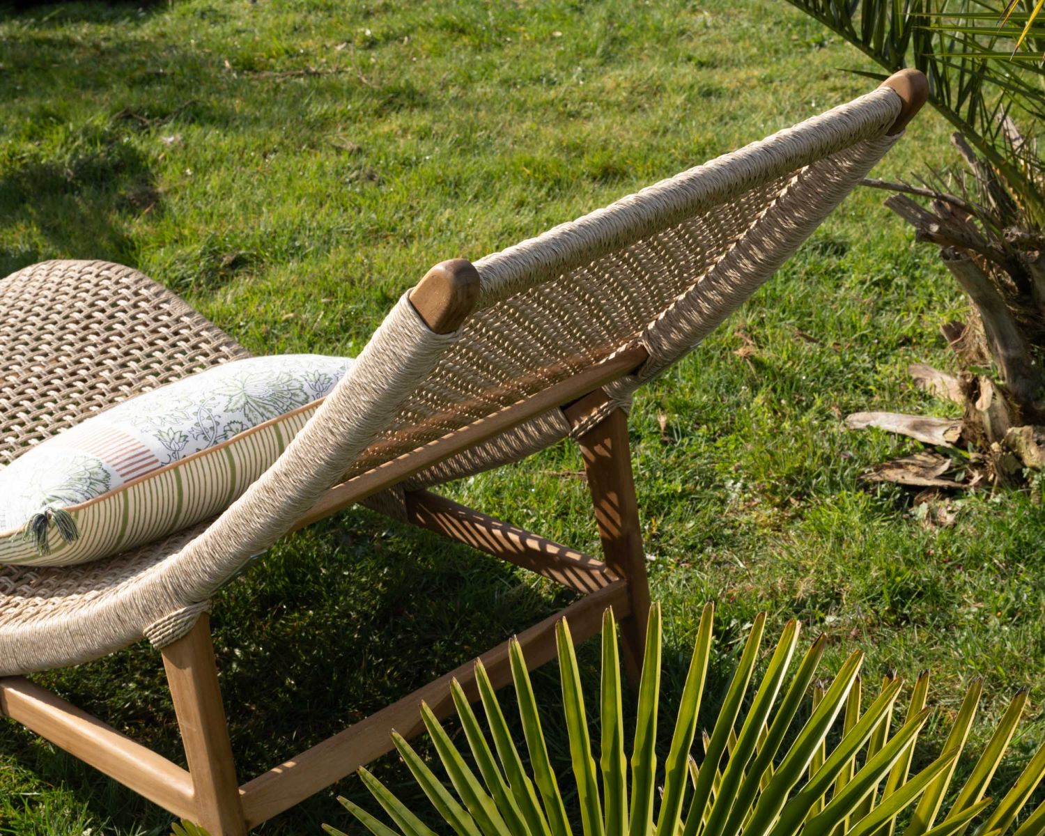 Lettino da sole "Alizé" a 1 posto in teak con seduta intrecciata