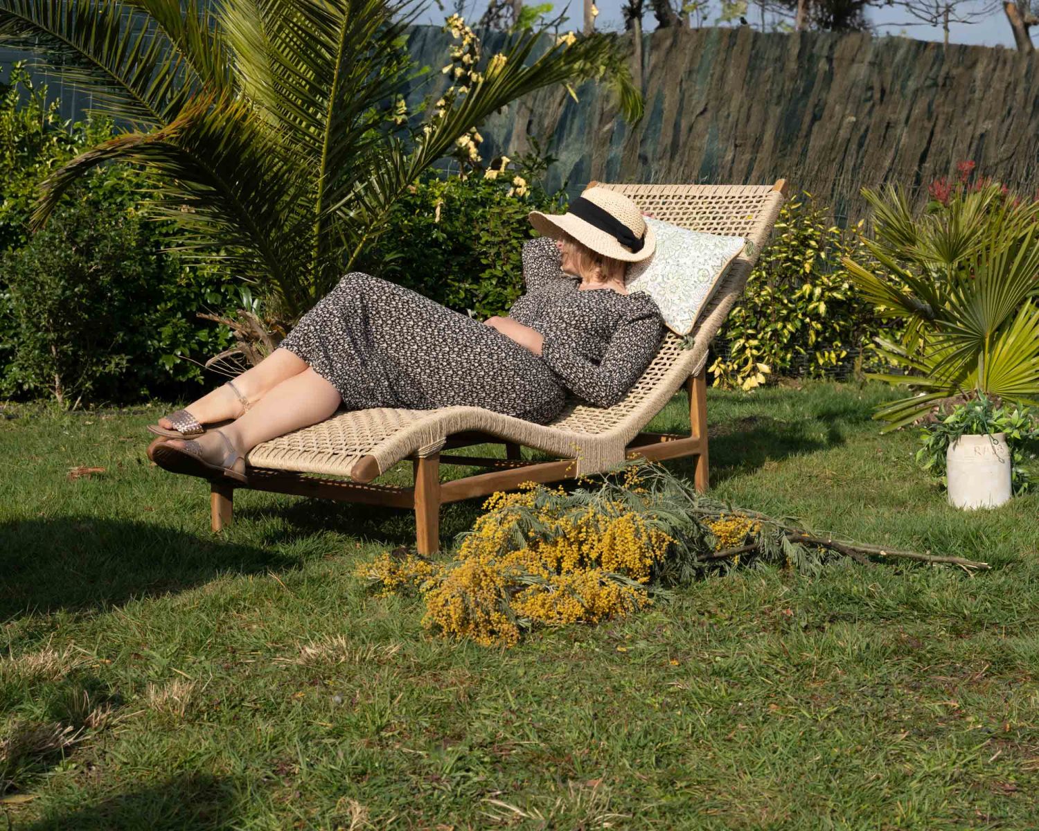 Lettino da sole "Alizé" a 1 posto in teak con seduta intrecciata