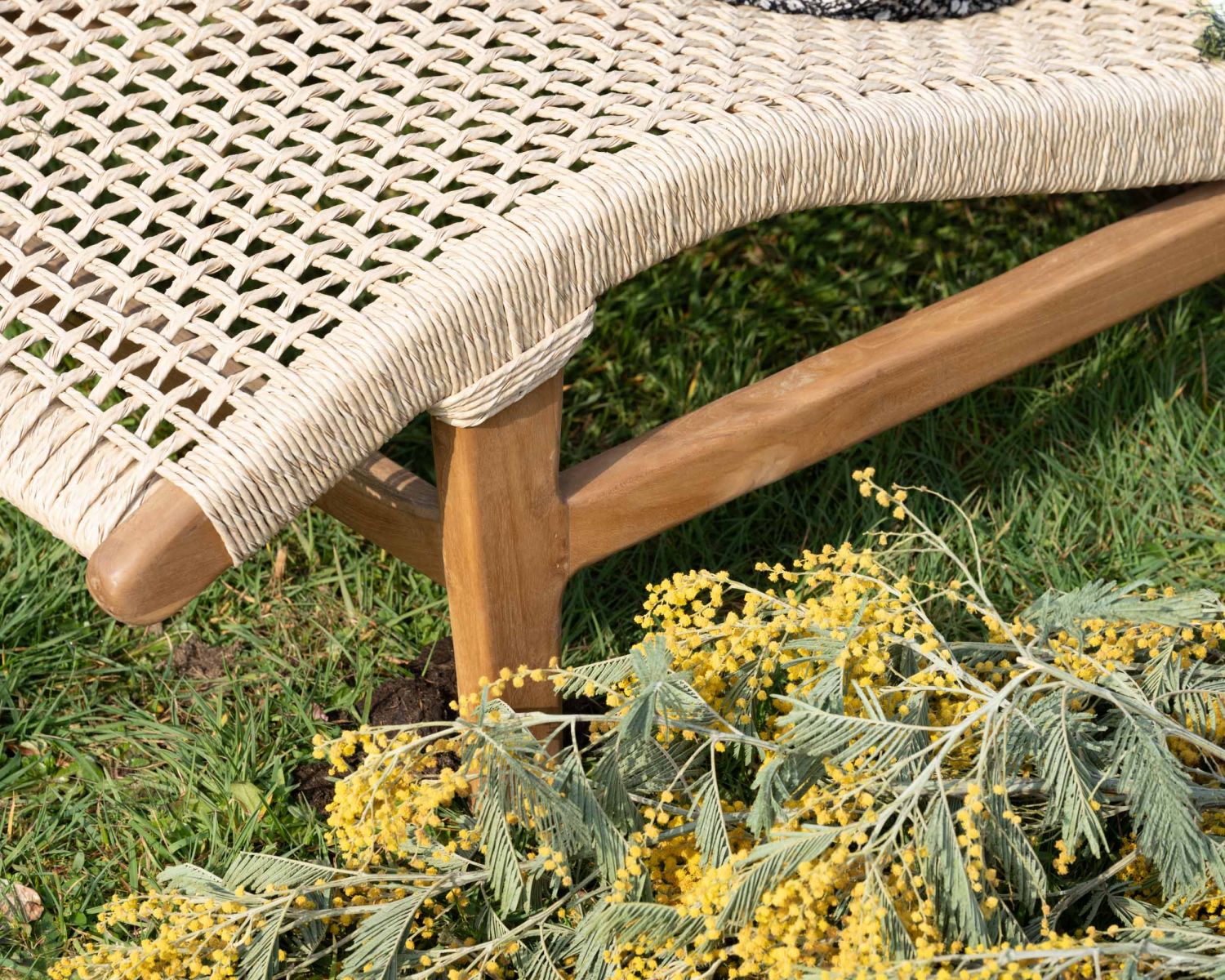 Lettino da sole "Alizé" a 1 posto in teak con seduta intrecciata