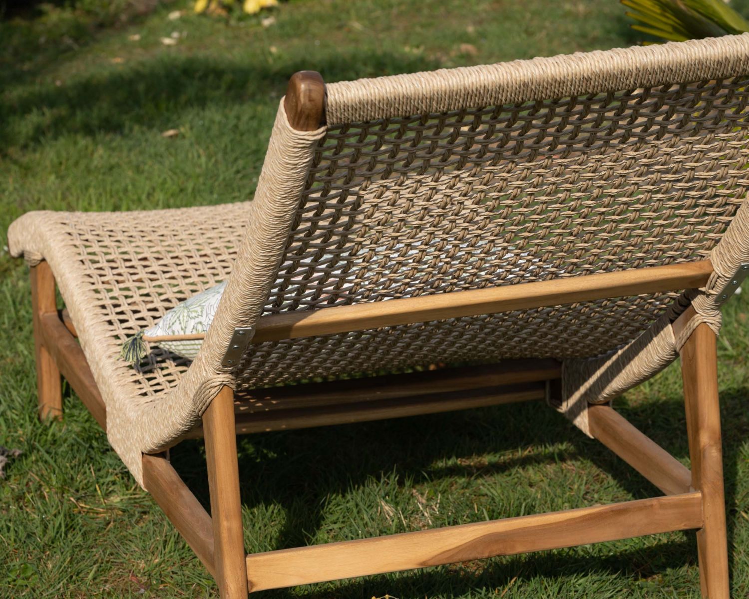 Lettino da sole "Alizé" a 1 posto in teak con seduta intrecciata