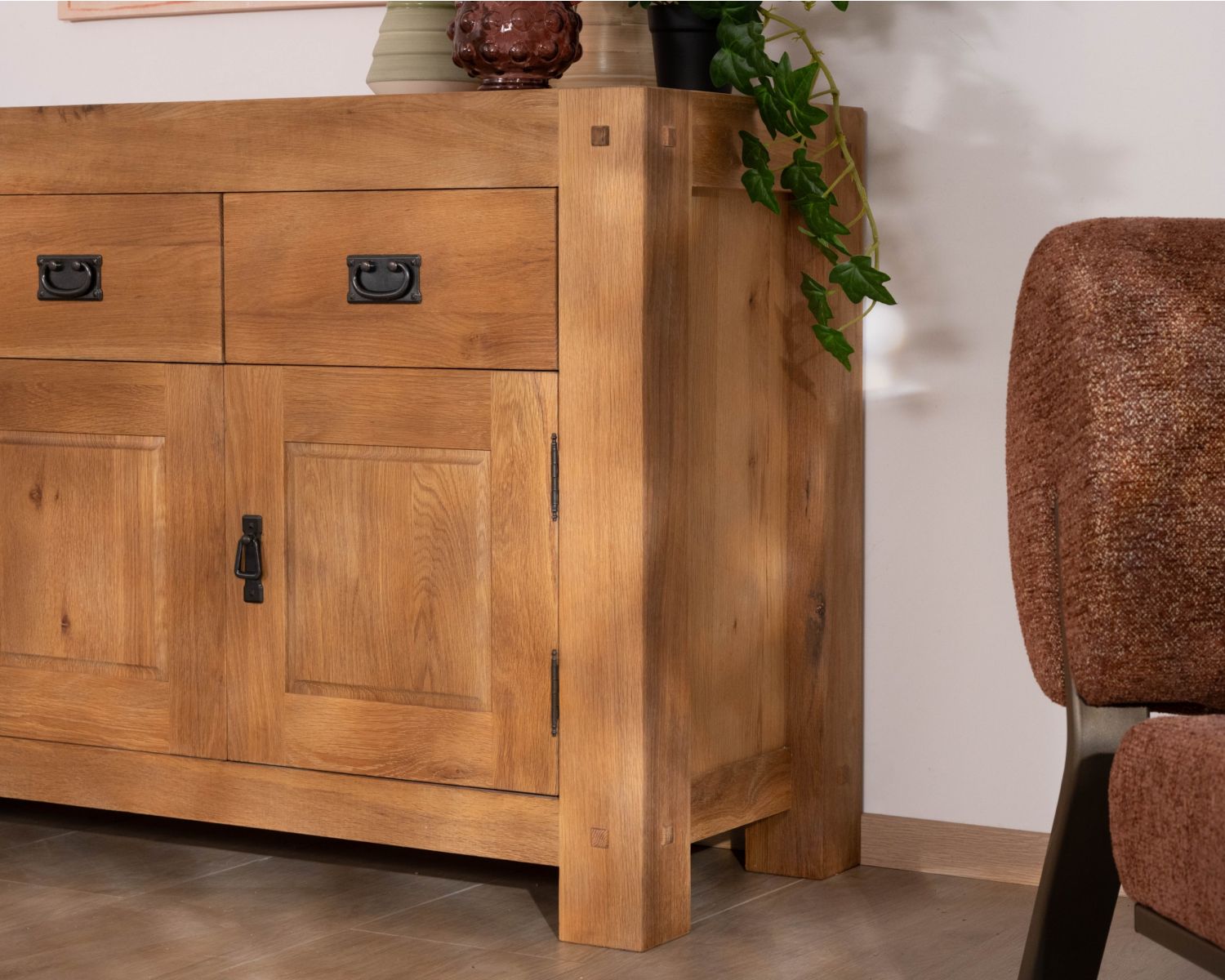 Credenza a 3 ante e 3 cassetti in rovere massiccio oliato "Lodge Casita