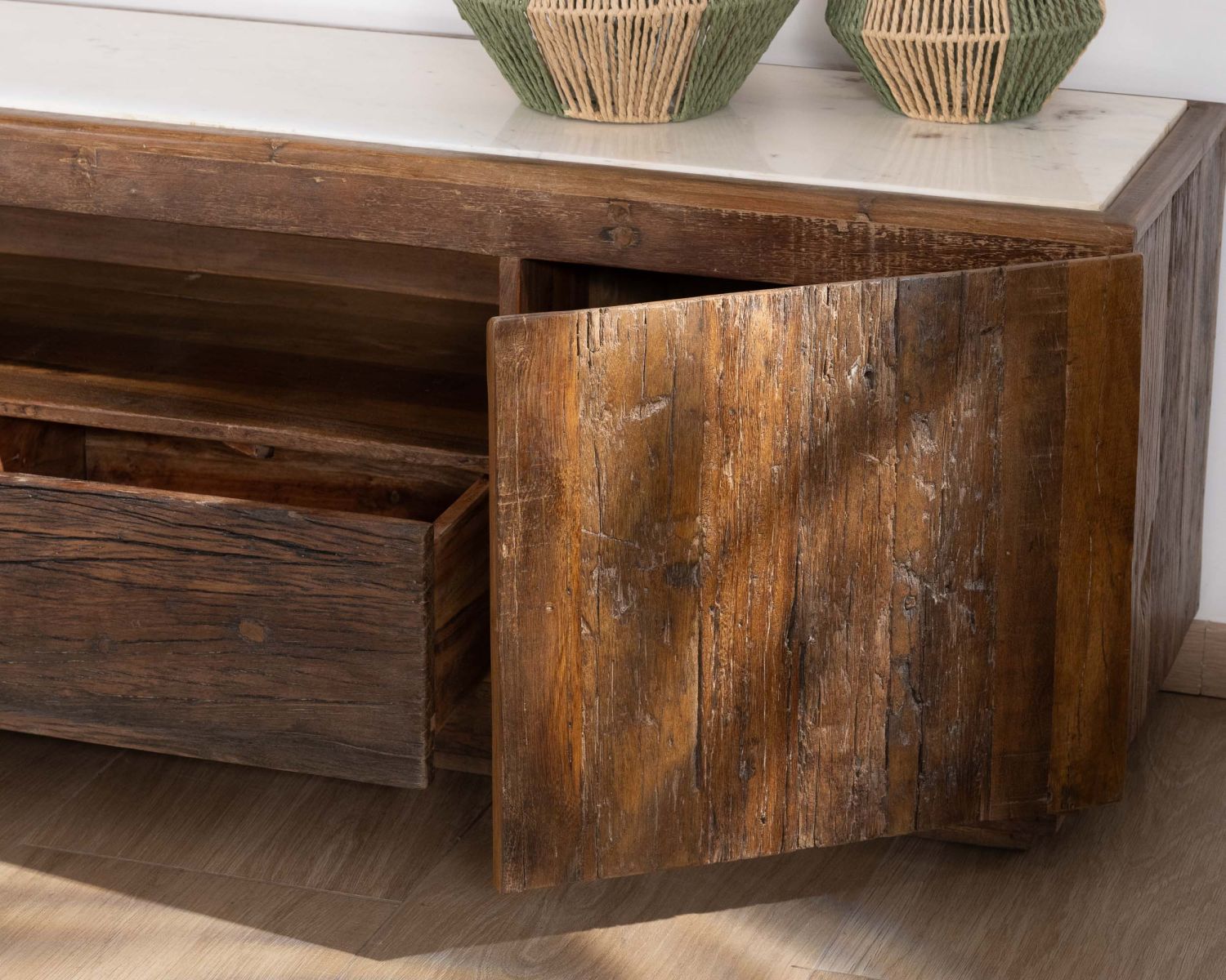 Porta TV Mood" da 180 cm in legno di recupero con piano in marmo bianco