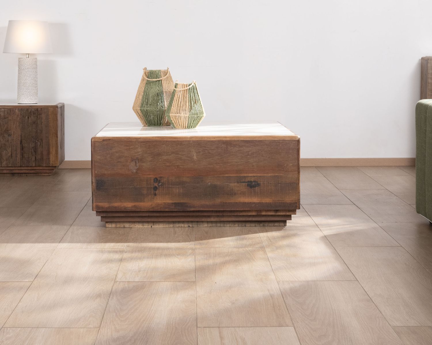 Tavolino quadrato "Mood" da 100 cm in legno di recupero con piano in marmo bianco