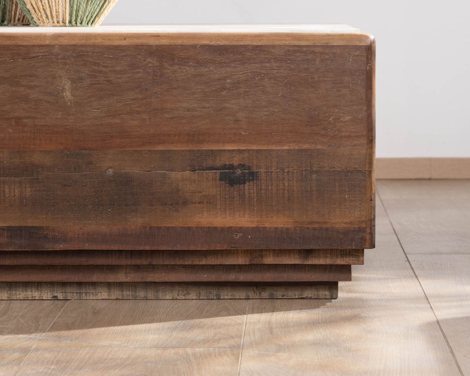 Tavolino quadrato "Mood" da 100 cm in legno di recupero con piano in marmo bianco