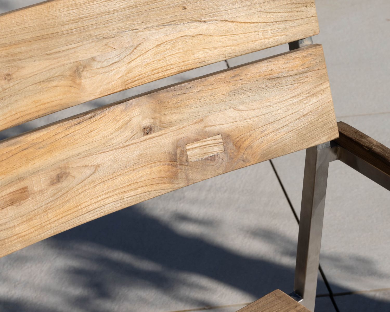 Set di 4 sedie da giardino impilabili "Melta" in teak e acciaio inox