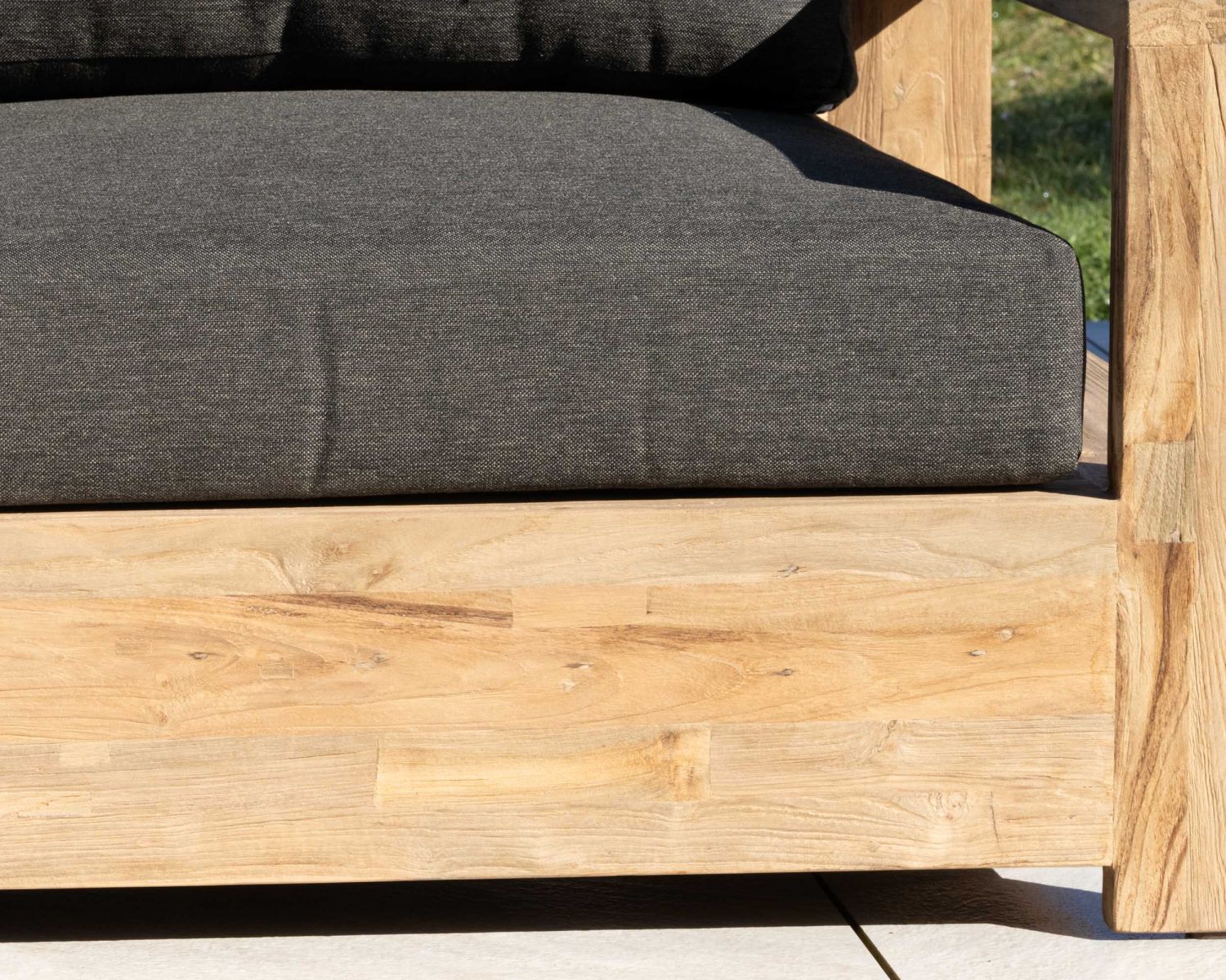 Poltrona da giardino top di gamma "Zenith" in teak con tessuto trapuntato grigio scuro