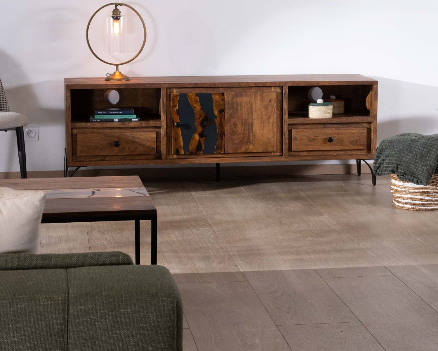 Porta TV etnico in acacia massiccia "Membatu" 175 cm con gambe in metallo nero