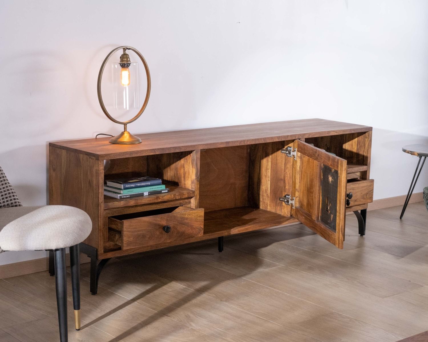 Porta TV etnico in acacia massiccia "Membatu" 175 cm con gambe in metallo nero