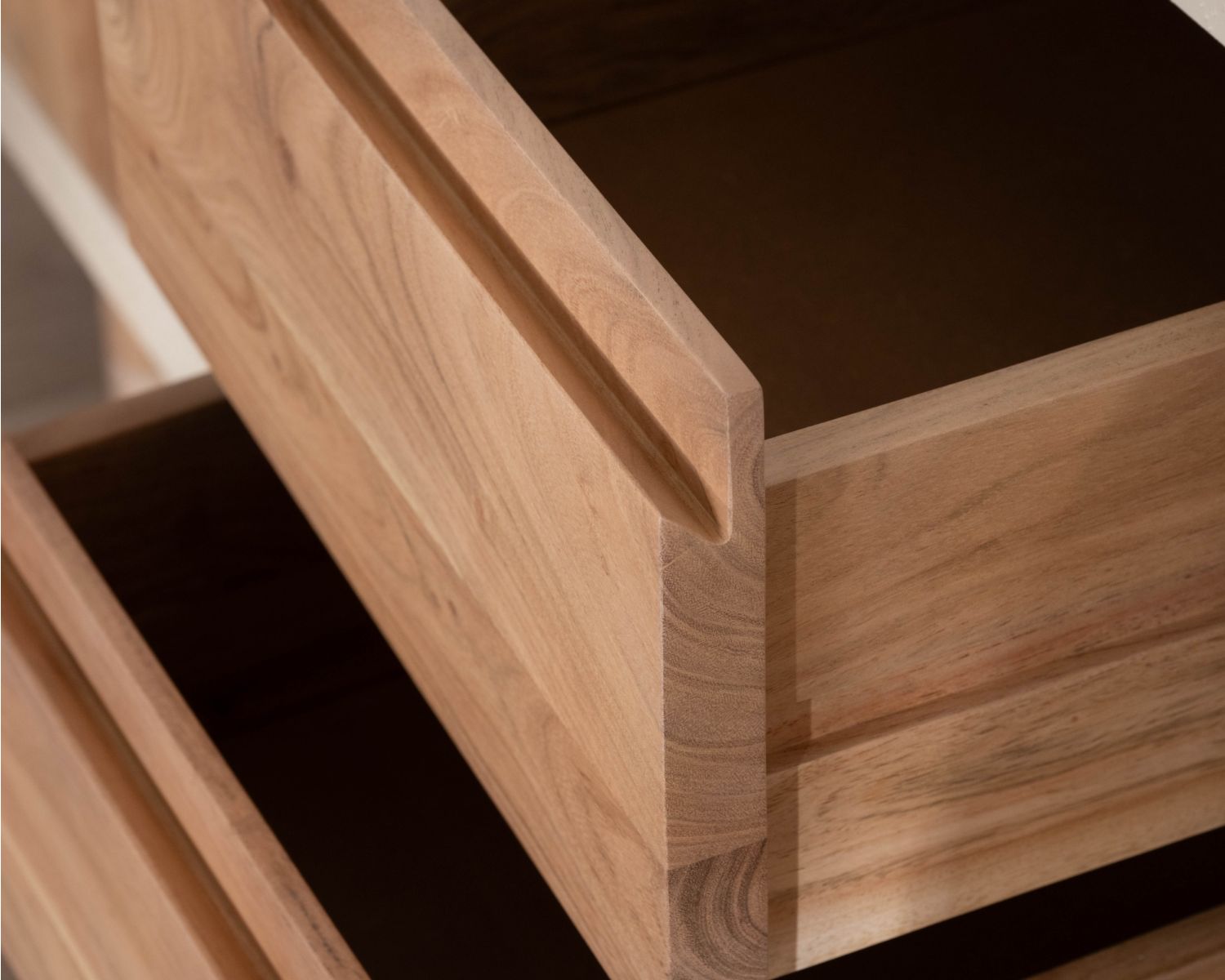 Credenza da 170 cm in stile organico con finitura effetto cemento sabbiato "Miona"