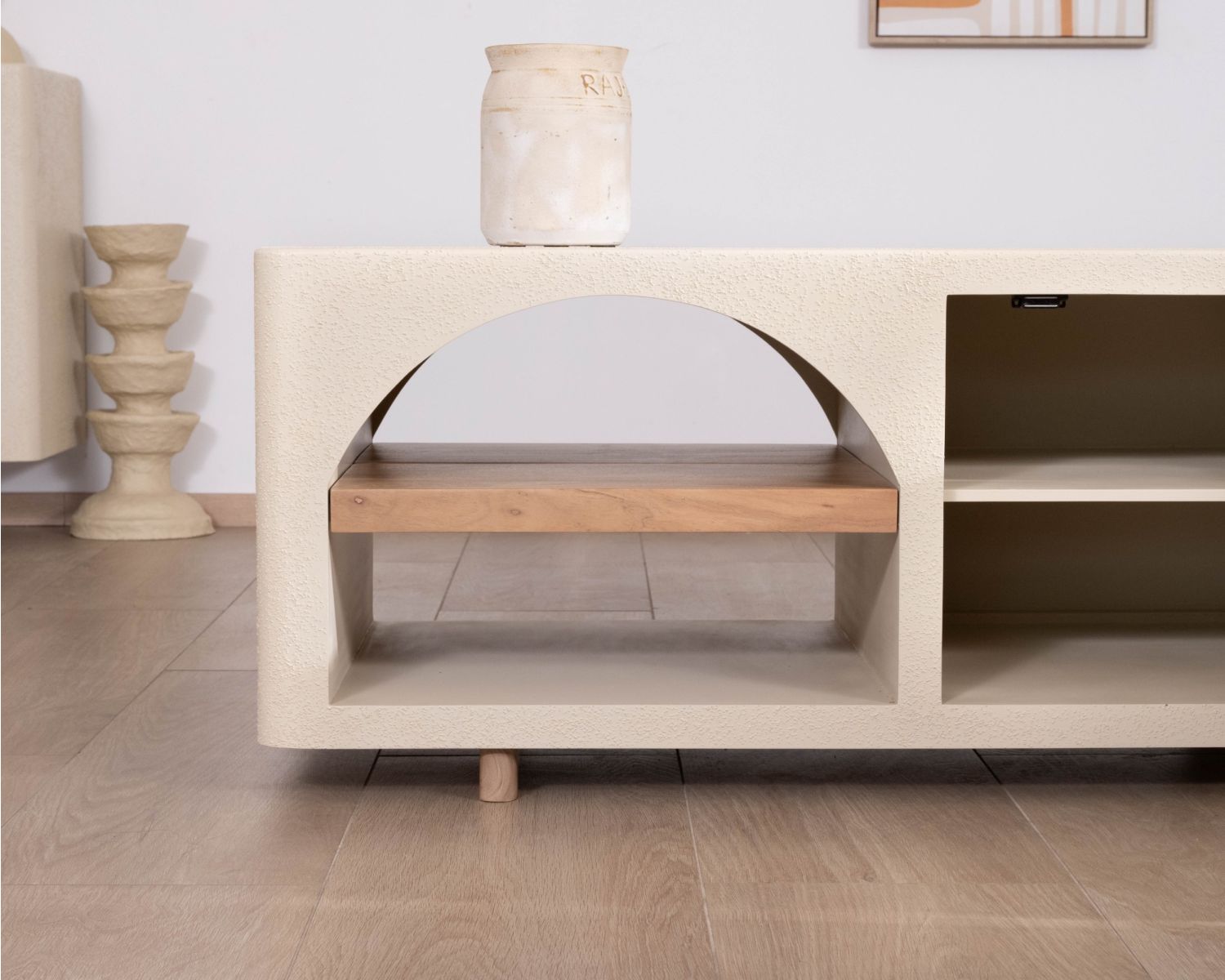 Tavolino rettangolare con nicchia dal design organico "Miona"