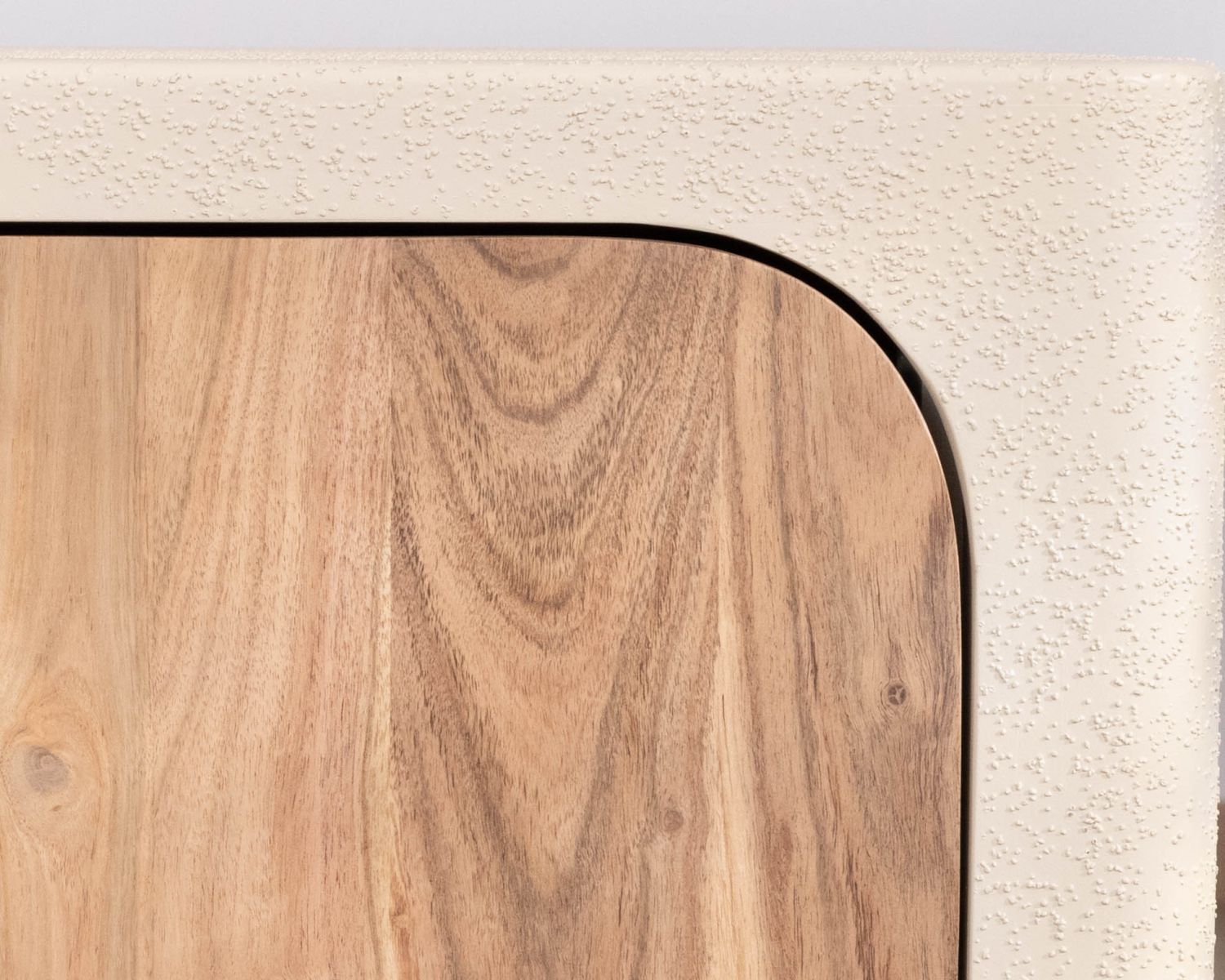 Tavolino rettangolare con nicchia dal design organico "Miona"