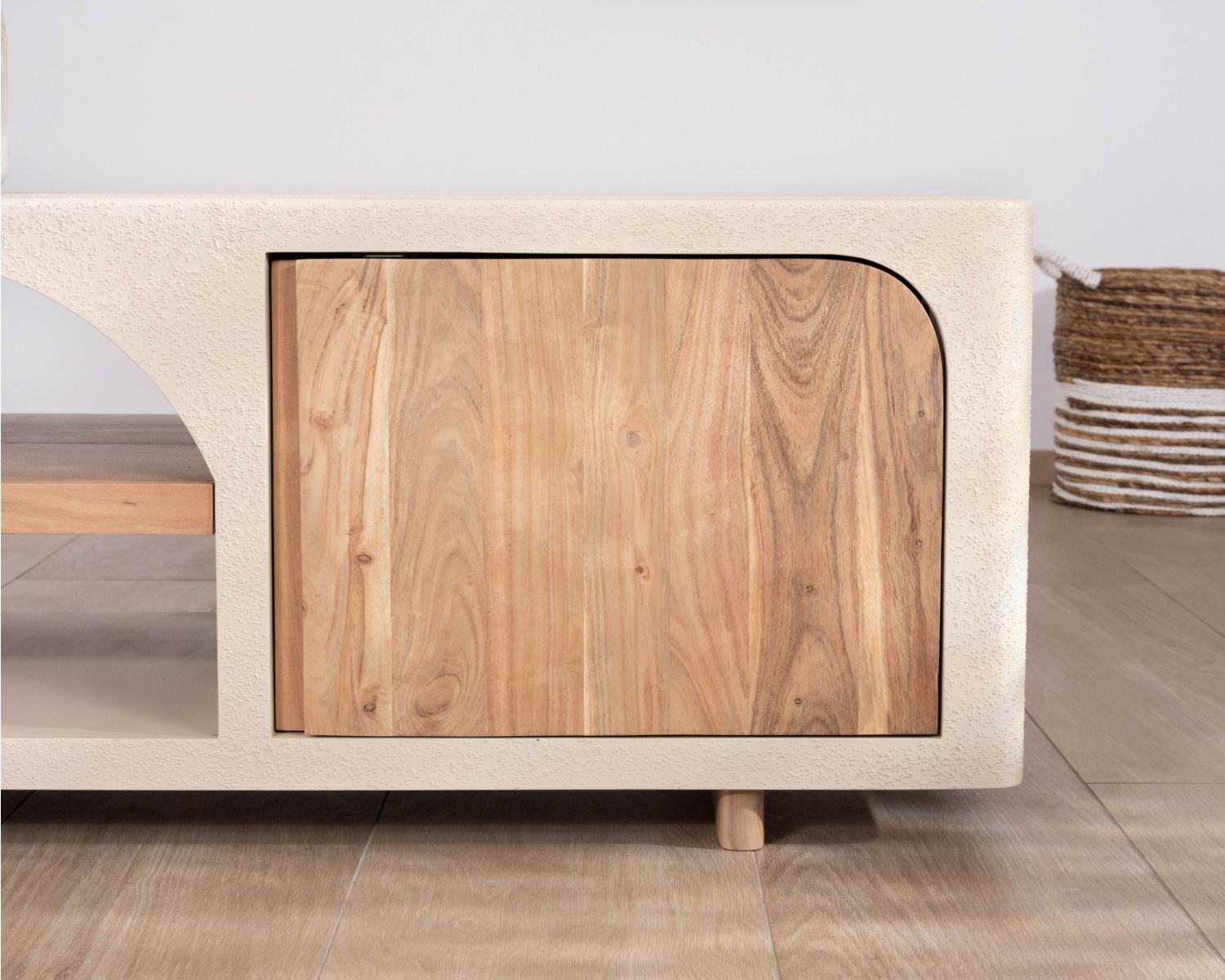 Tavolino rettangolare con nicchia dal design organico "Miona"