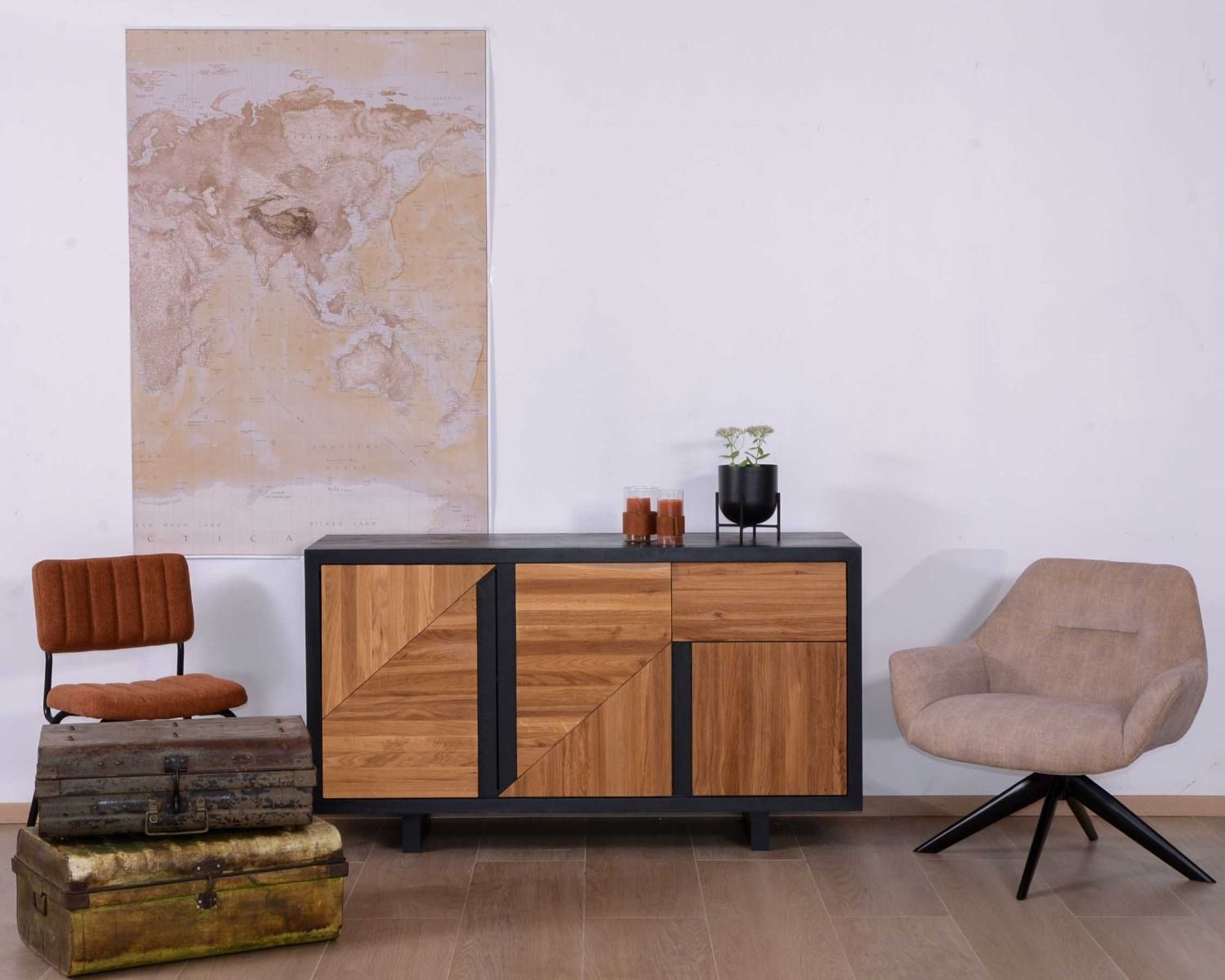 Credenza contemporanea bicolore in legno massiccio "Flix" con 3 ante e 1 cassetto
