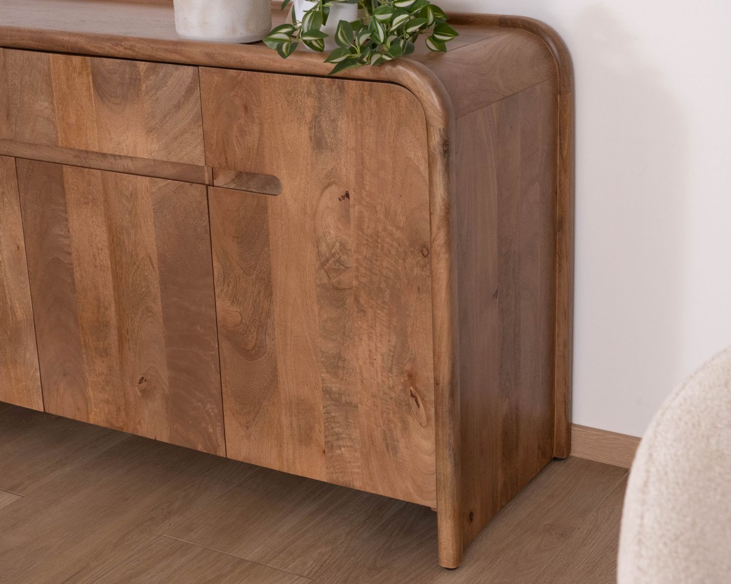 Credenza in stile neo-vintage in legno massello di mango, 170 cm, modello "Spelano", con 4 ante e 2 cassetti