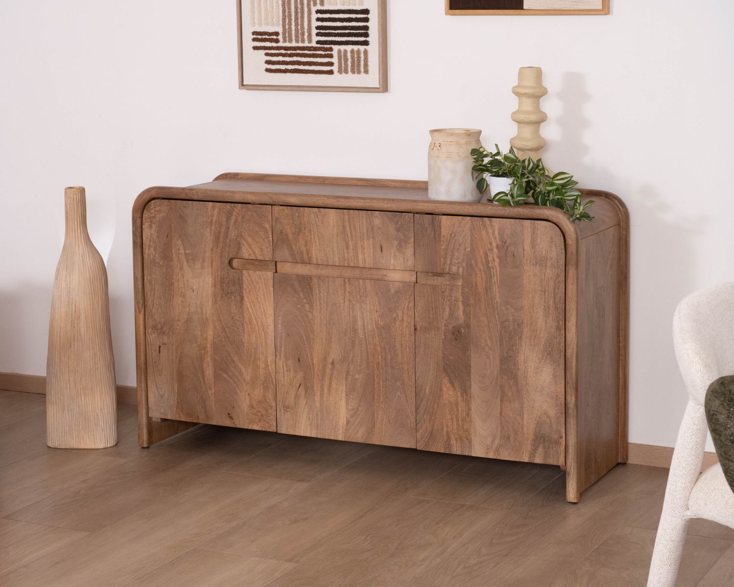 Credenza in stile neo-vintage a 3 ante in legno massello di mango "Spelano" 140 cm