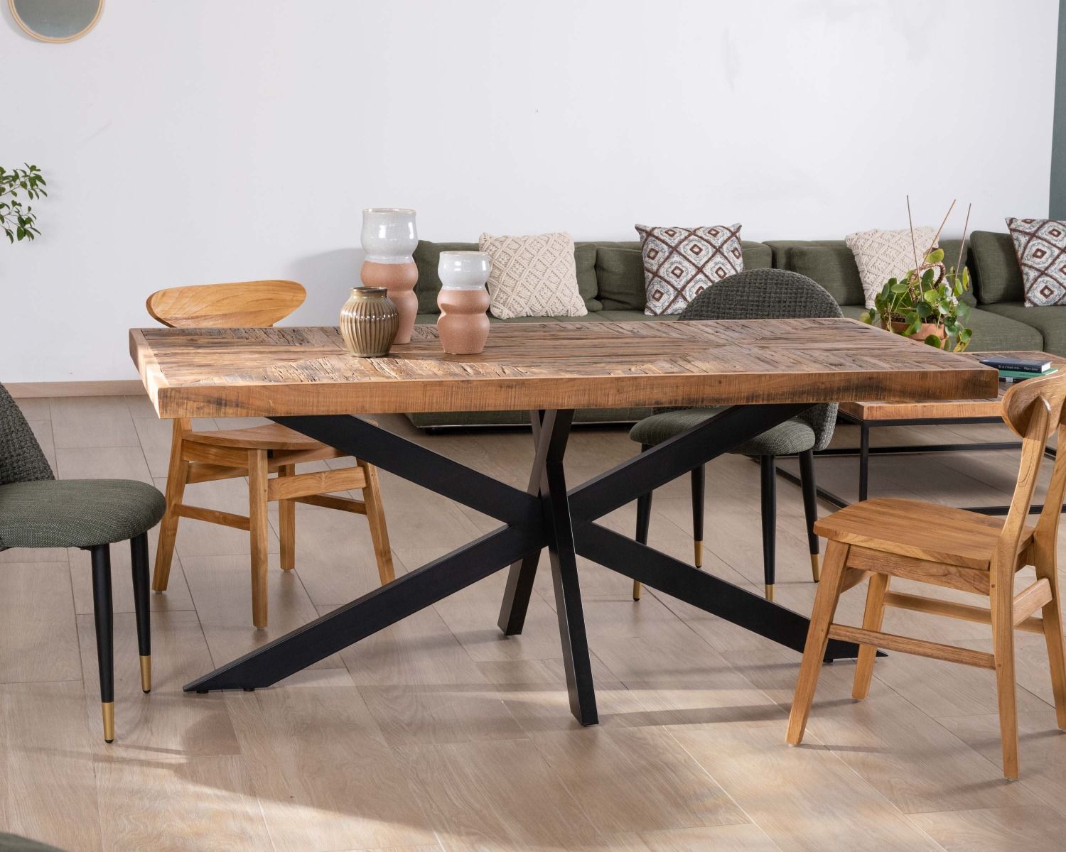 Tavolo rettangolare 180cm in acacia finitura a spina di pesce gambe in metallo mikado "Géonidum