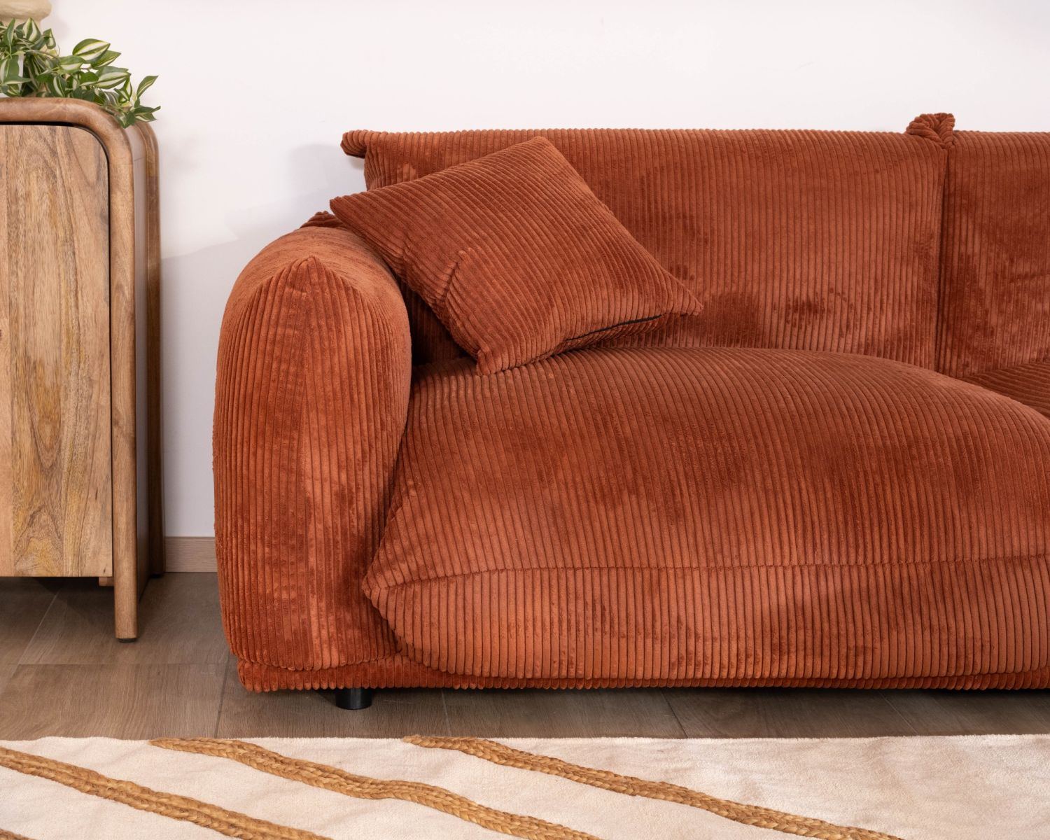 Divano a 3 posti in velluto a coste color terracotta "Moon", stile retrò