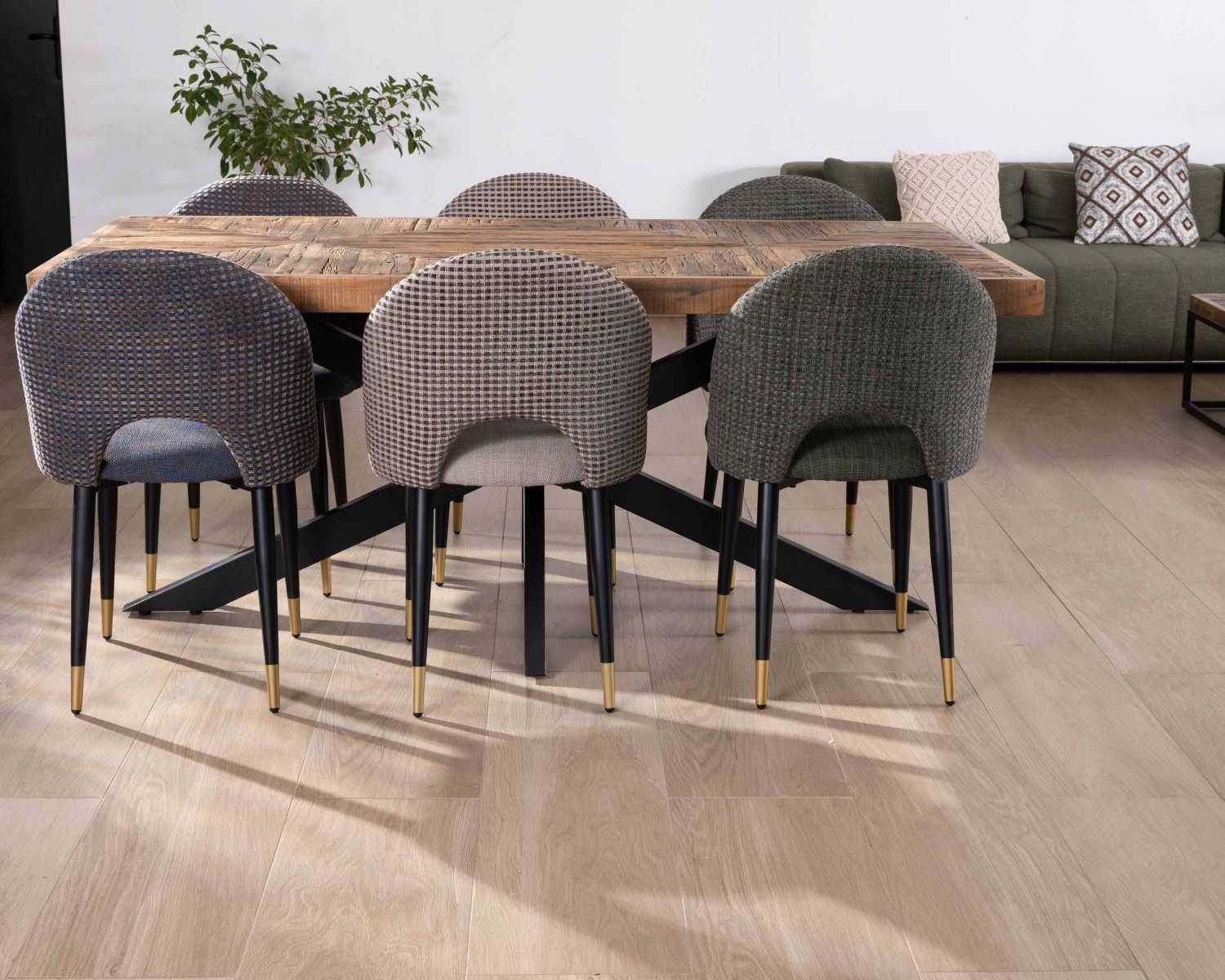 Set di 2 sedie "Vermont" in tessuto kaki con gambe in metallo laccato nero