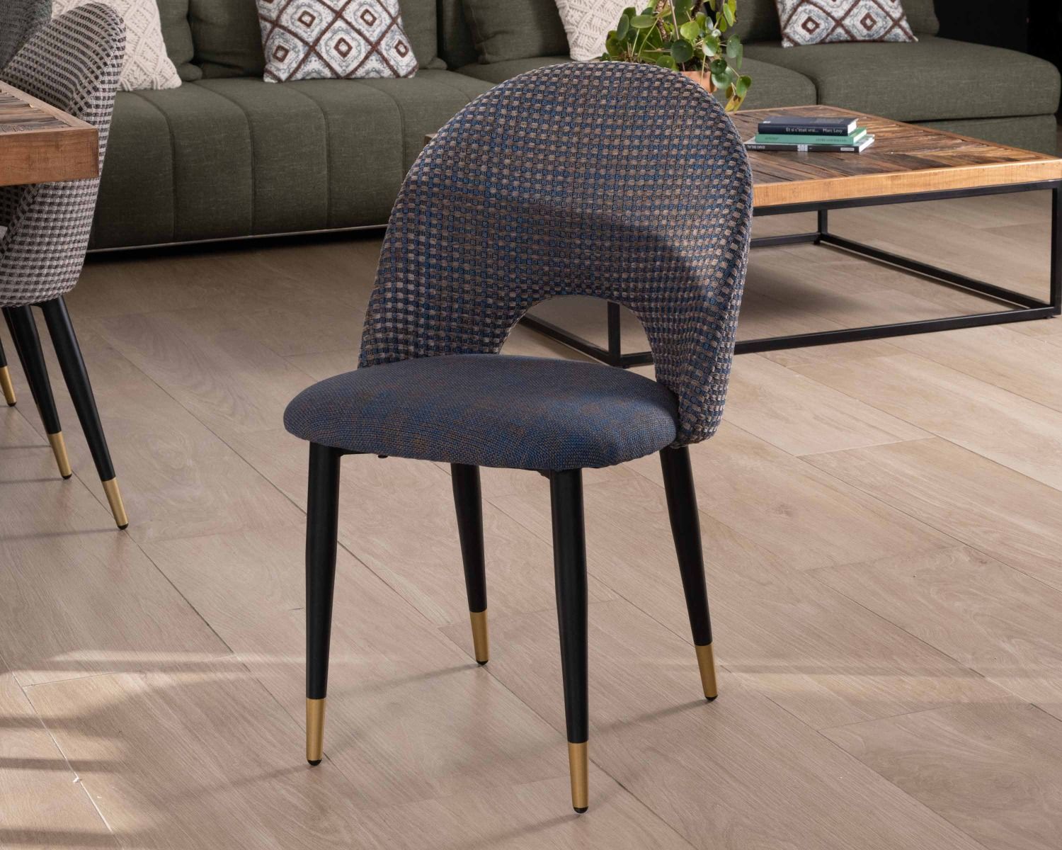 Set di 2 sedie "Vermont" in tessuto blu scuro con gambe in metallo laccato nero