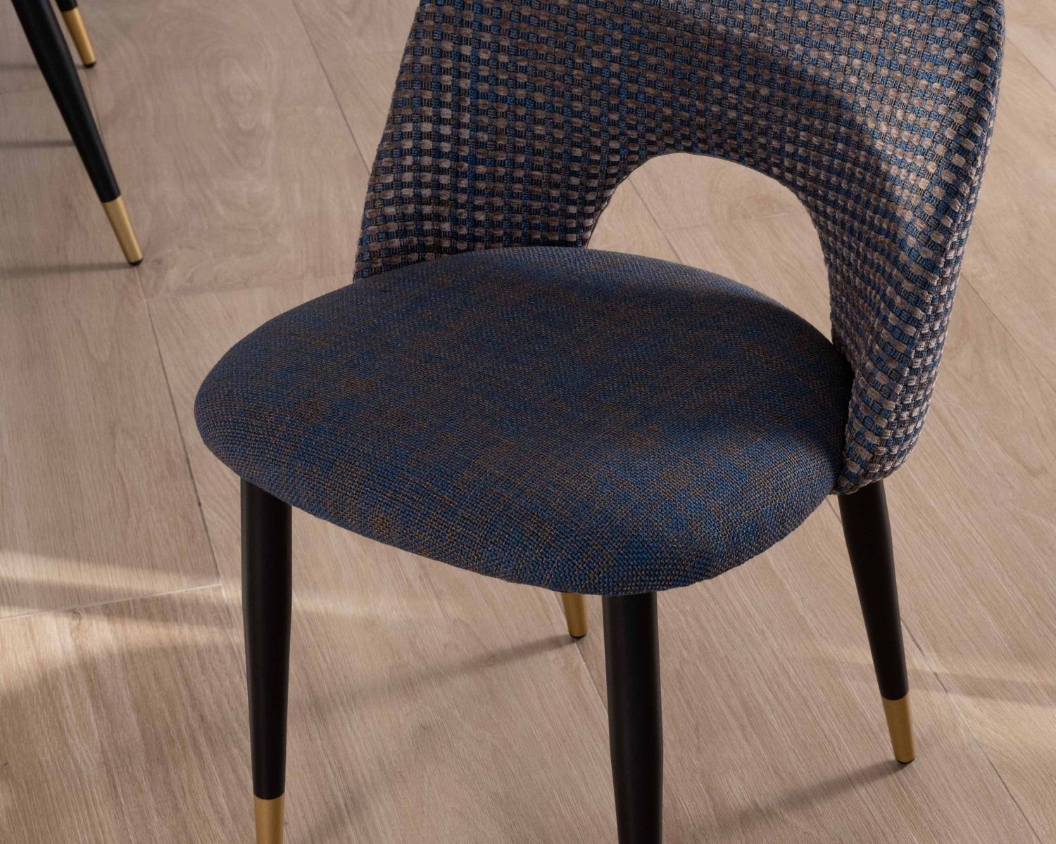 Set di 2 sedie "Vermont" in tessuto blu scuro con gambe in metallo laccato nero