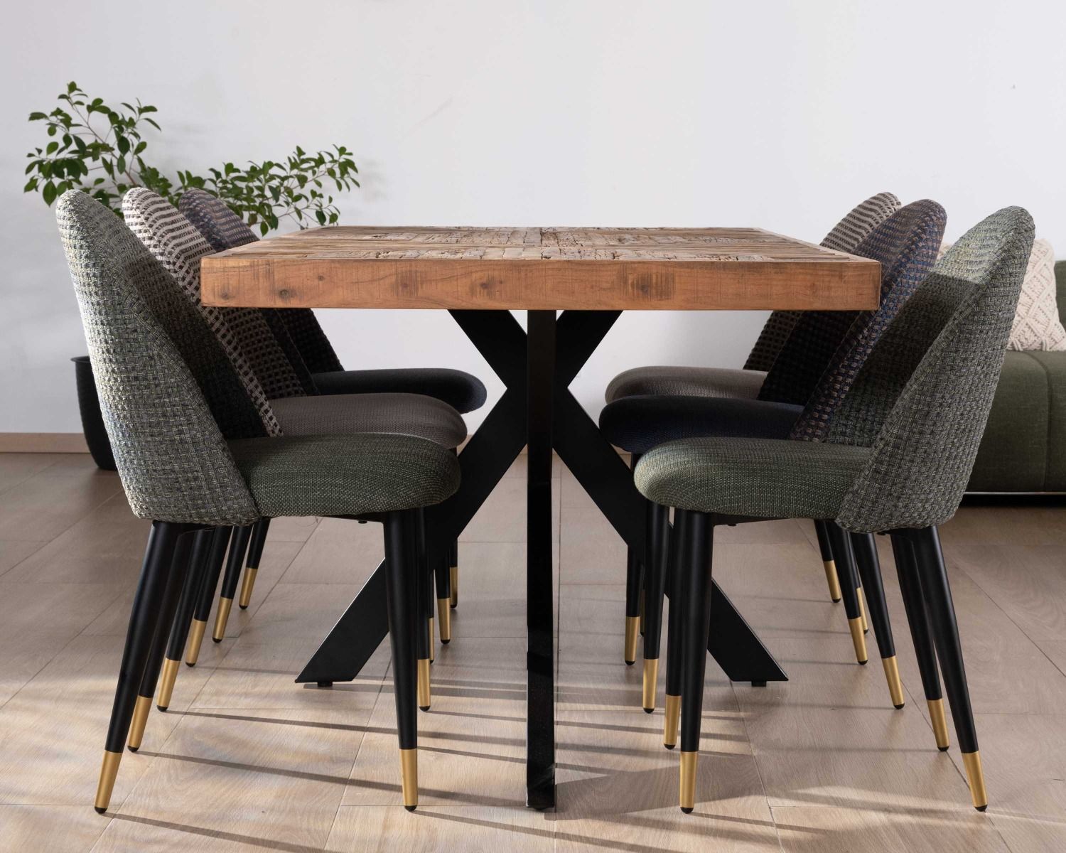 Set di 2 sedie "Vermont" in tessuto kaki con gambe in metallo laccato nero