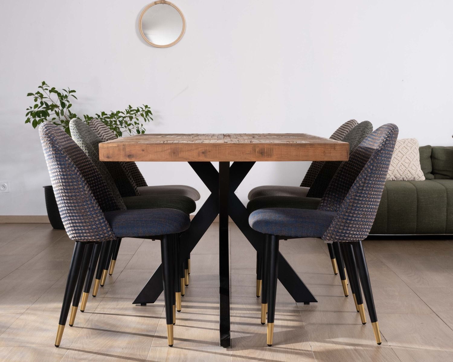 Set di 2 sedie "Vermont" in tessuto blu scuro con gambe in metallo laccato nero