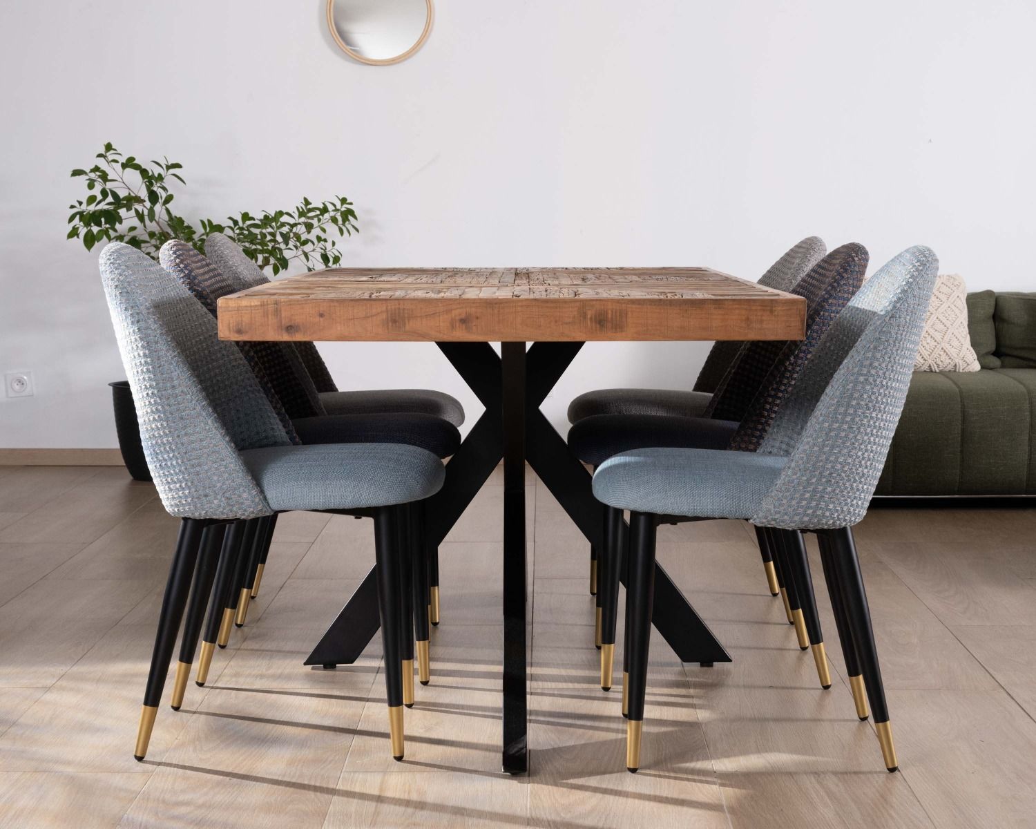 Set di 2 sedie "Vermont" in tessuto azzurro con gambe in metallo laccato nero