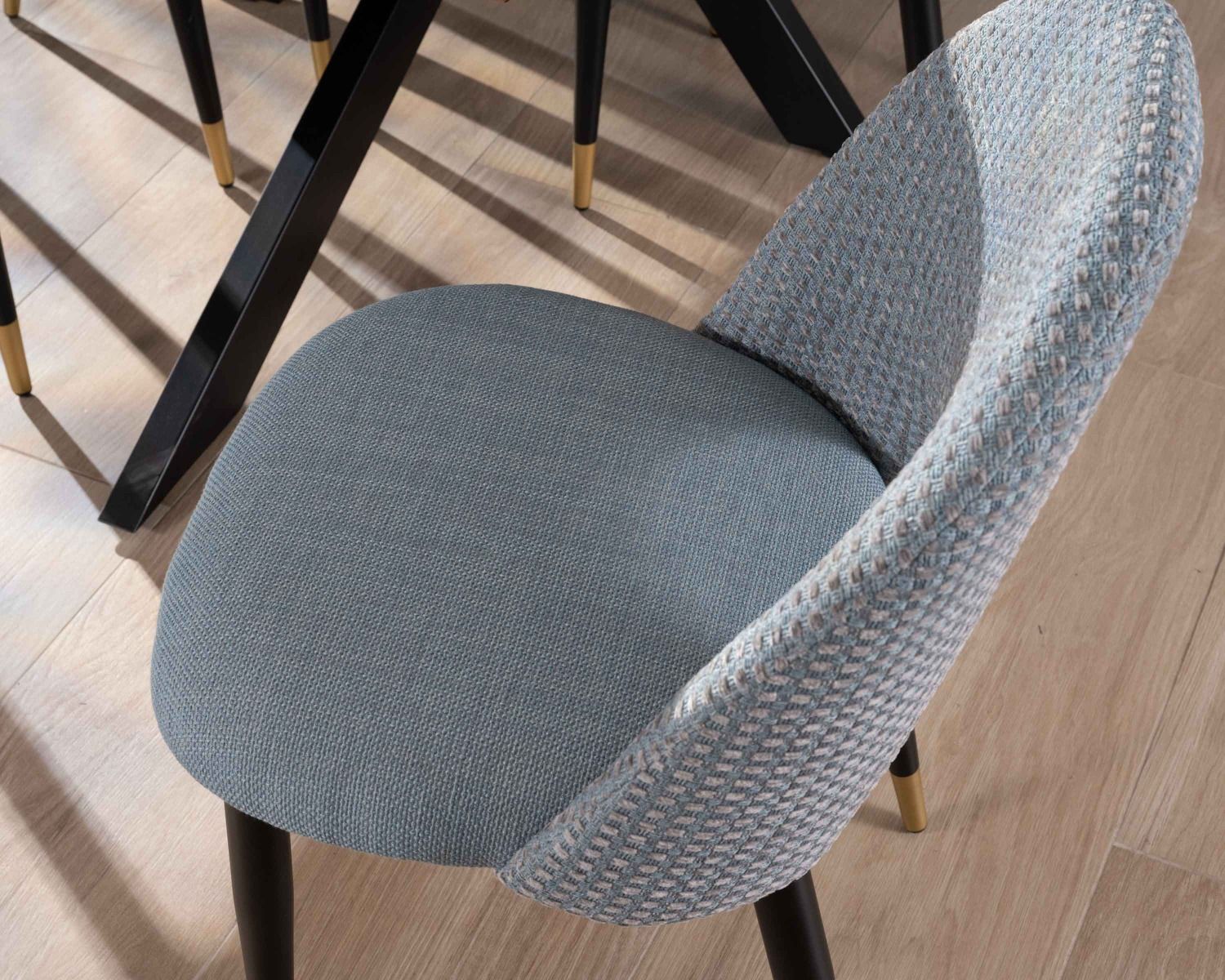 Set di 2 sedie "Vermont" in tessuto azzurro con gambe in metallo laccato nero