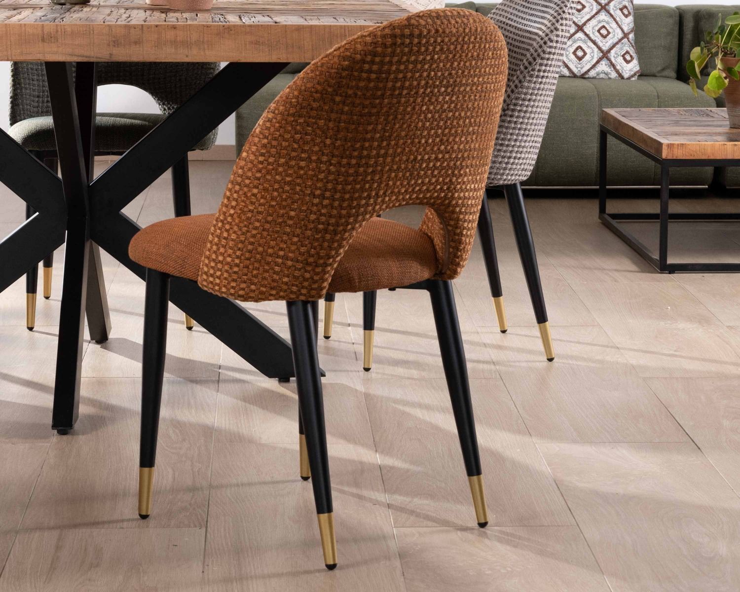 Set di 2 sedie "Vermont" in tessuto color ruggine con gambe in metallo laccato nero