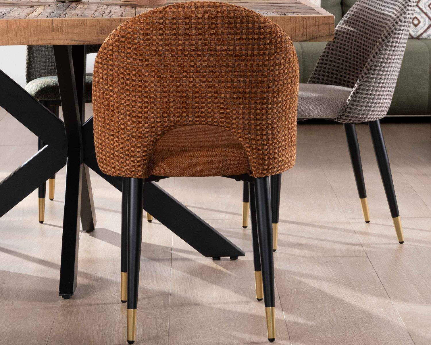 Set di 2 sedie "Vermont" in tessuto color ruggine con gambe in metallo laccato nero