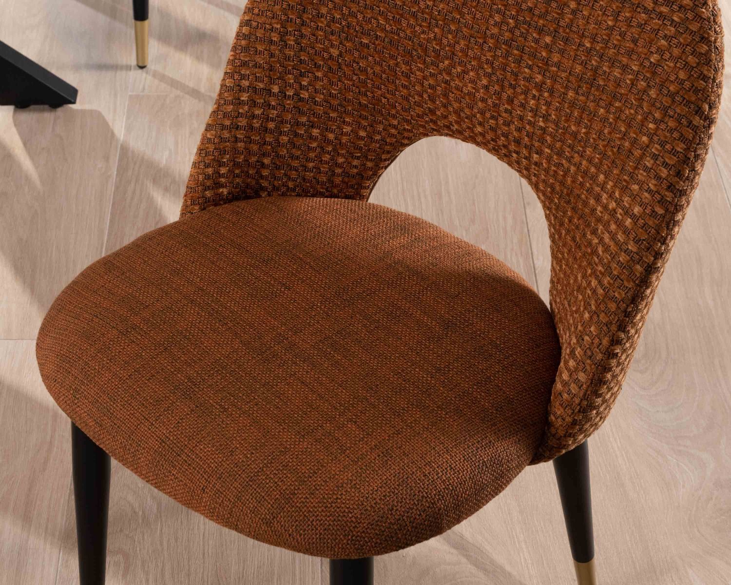 Set di 2 sedie "Vermont" in tessuto color ruggine con gambe in metallo laccato nero