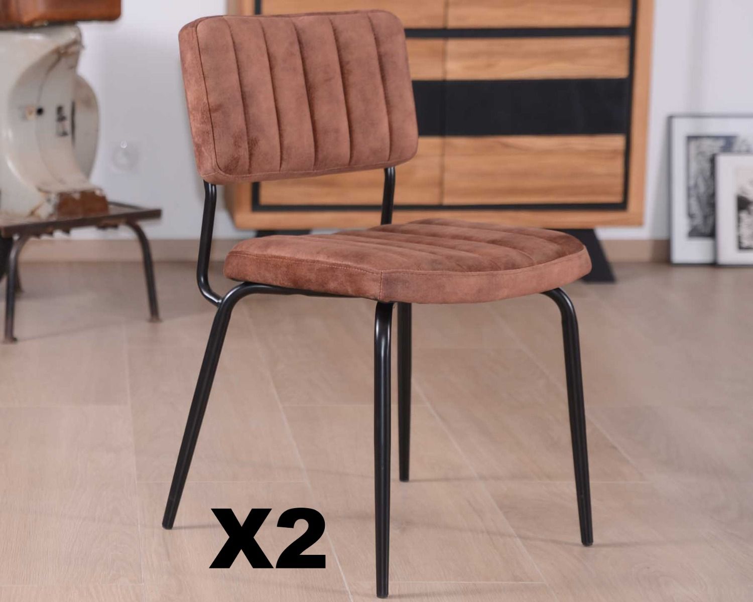 Set di 2 sedie "Lia" in stile retrò in velluto color cioccolato e metallo nero