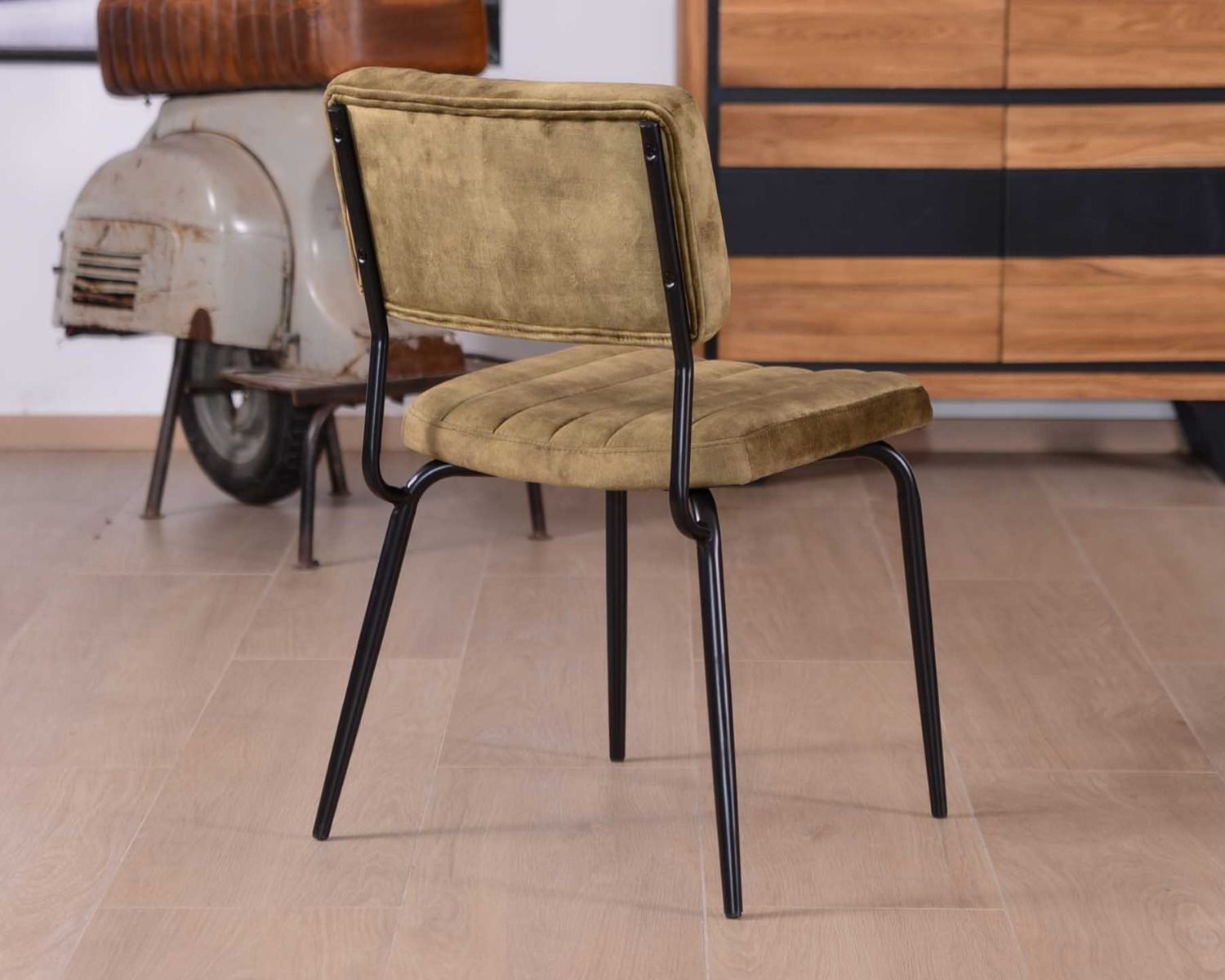 Set di 2 sedie retrò "Lia" in tessuto di velluto kaki e metallo nero