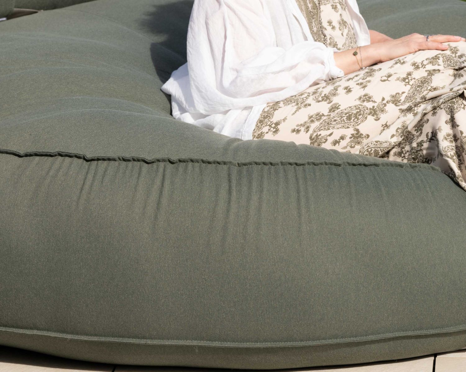 Lettino XXL ultra morbido "Saint Tropez" in tessuto speciale per esterni verde cachi