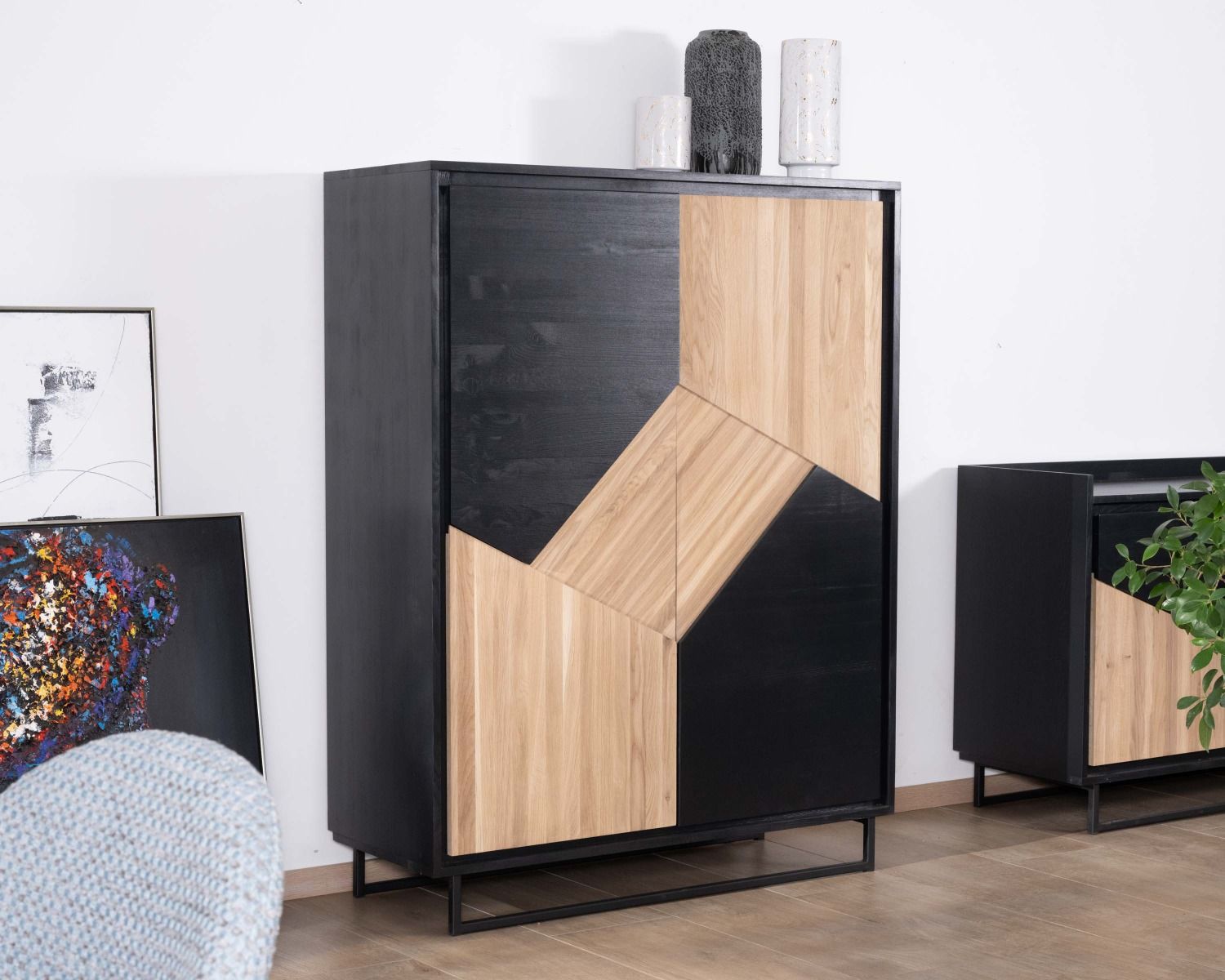 Armadio a 2 ante in legno massiccio "Trace" con finitura nera e olio sbiancato