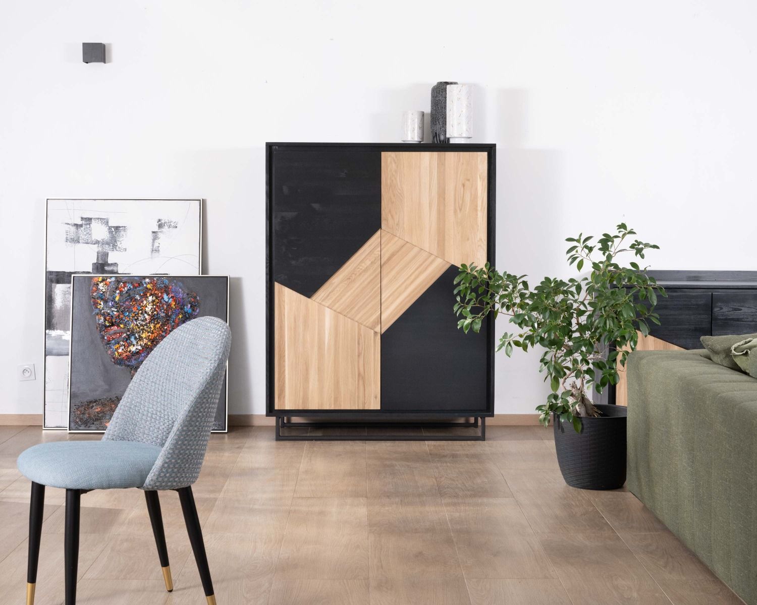 Armadio a 2 ante in legno massiccio "Trace" con finitura nera e olio sbiancato