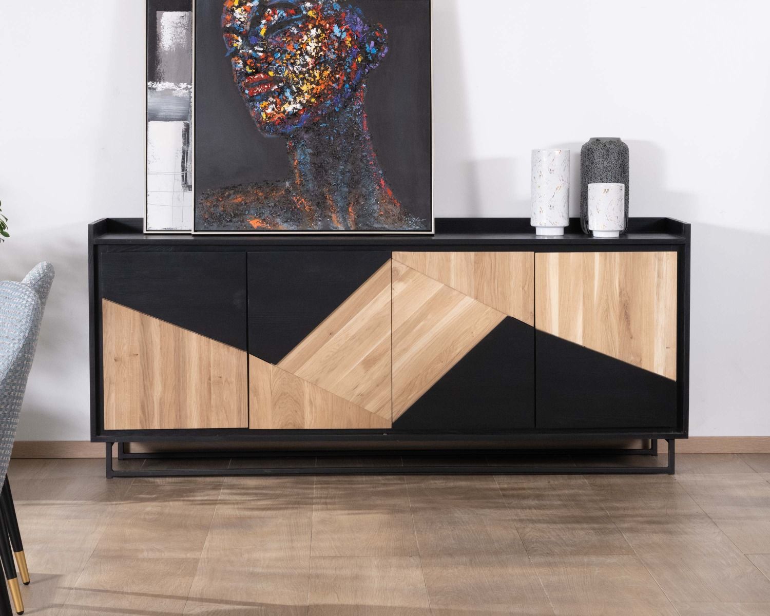 Credenza "Trace" a 4 ante in legno massiccio bianco e nero