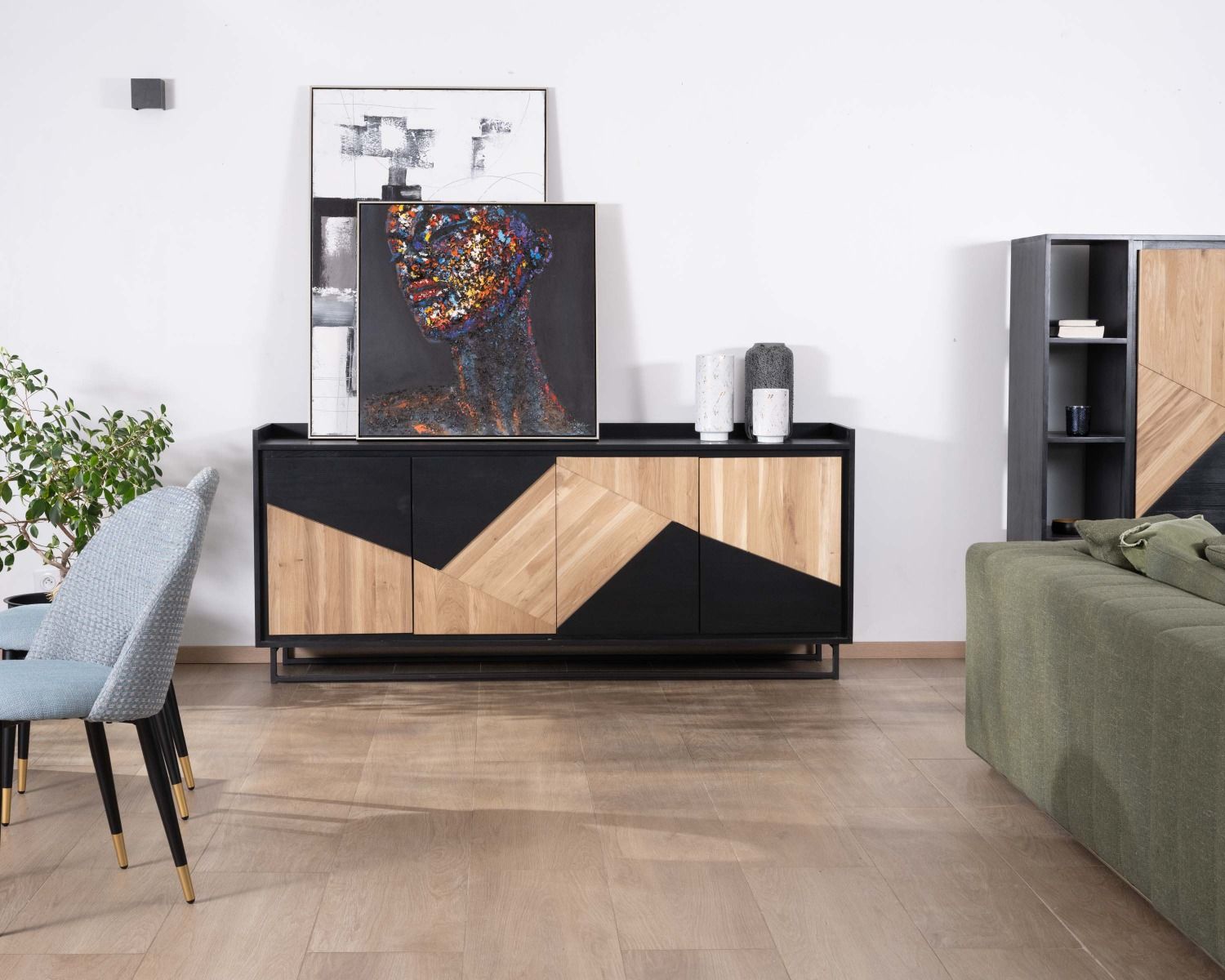 Credenza "Trace" a 4 ante in legno massiccio bianco e nero