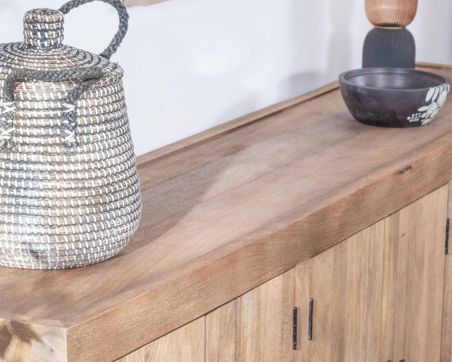 Credenza "Maestro" in legno di mango massiccio, 200 cm, finitura sabbiata, 6 ante