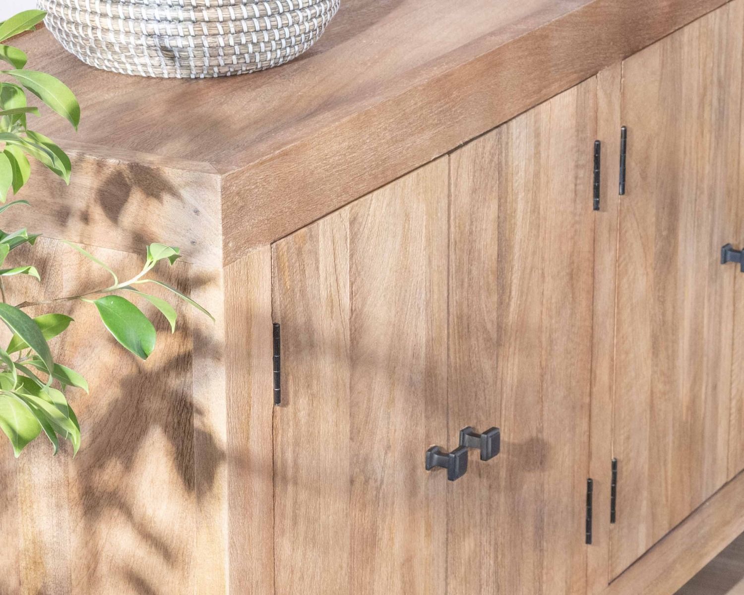 Credenza "Maestro" in legno di mango massiccio, 200 cm, finitura sabbiata, 6 ante