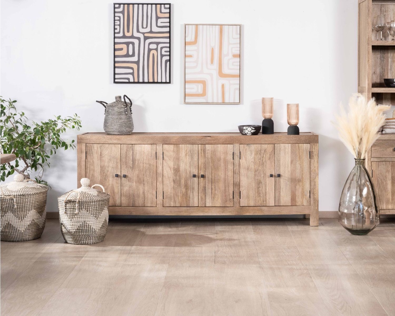 Credenza "Maestro" in legno di mango massiccio, 200 cm, finitura sabbiata, 6 ante