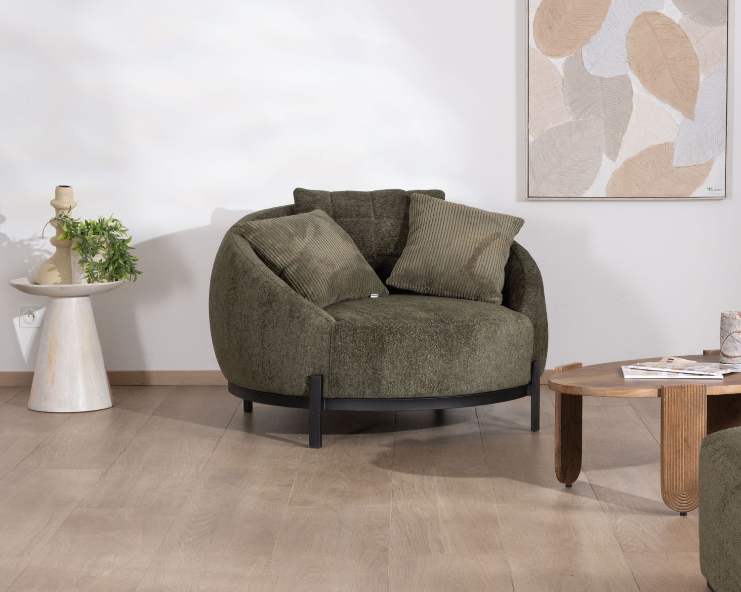 Poltrona rotonda XL ultra-confortevole in tessuto bouclette "Sweet Culture" verde kaki con una gamma di cuscini