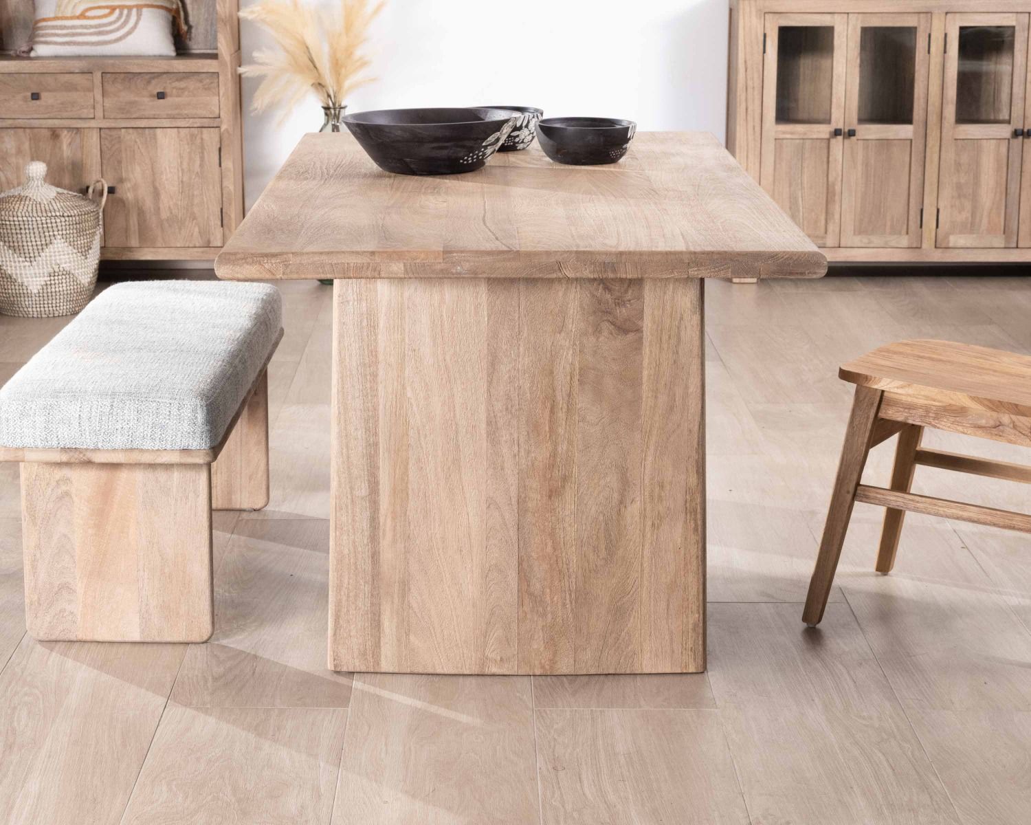 Tavolo da pranzo rettangolare "Maestro" da 180 cm in legno di mango levigato con gambe laterali massicce