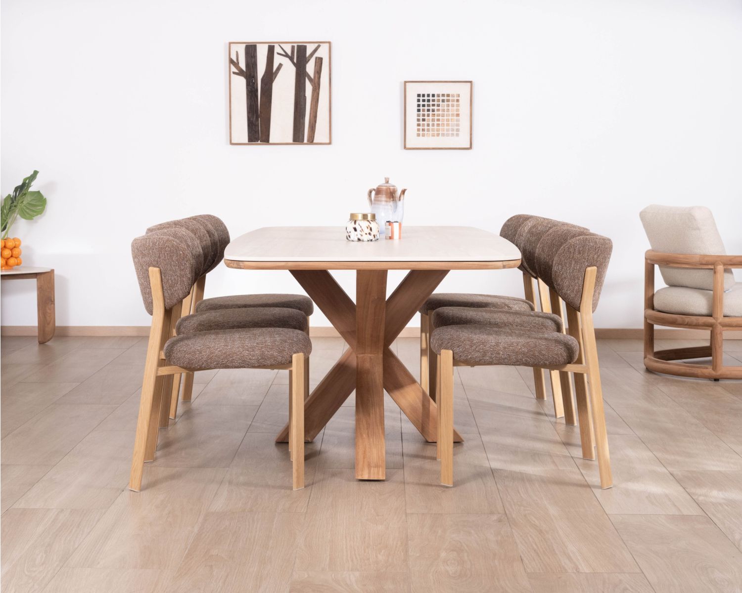 Tavolo in teak massiccio con piano in ceramica effetto travertino da 200 cm "Avenor" con base a stella