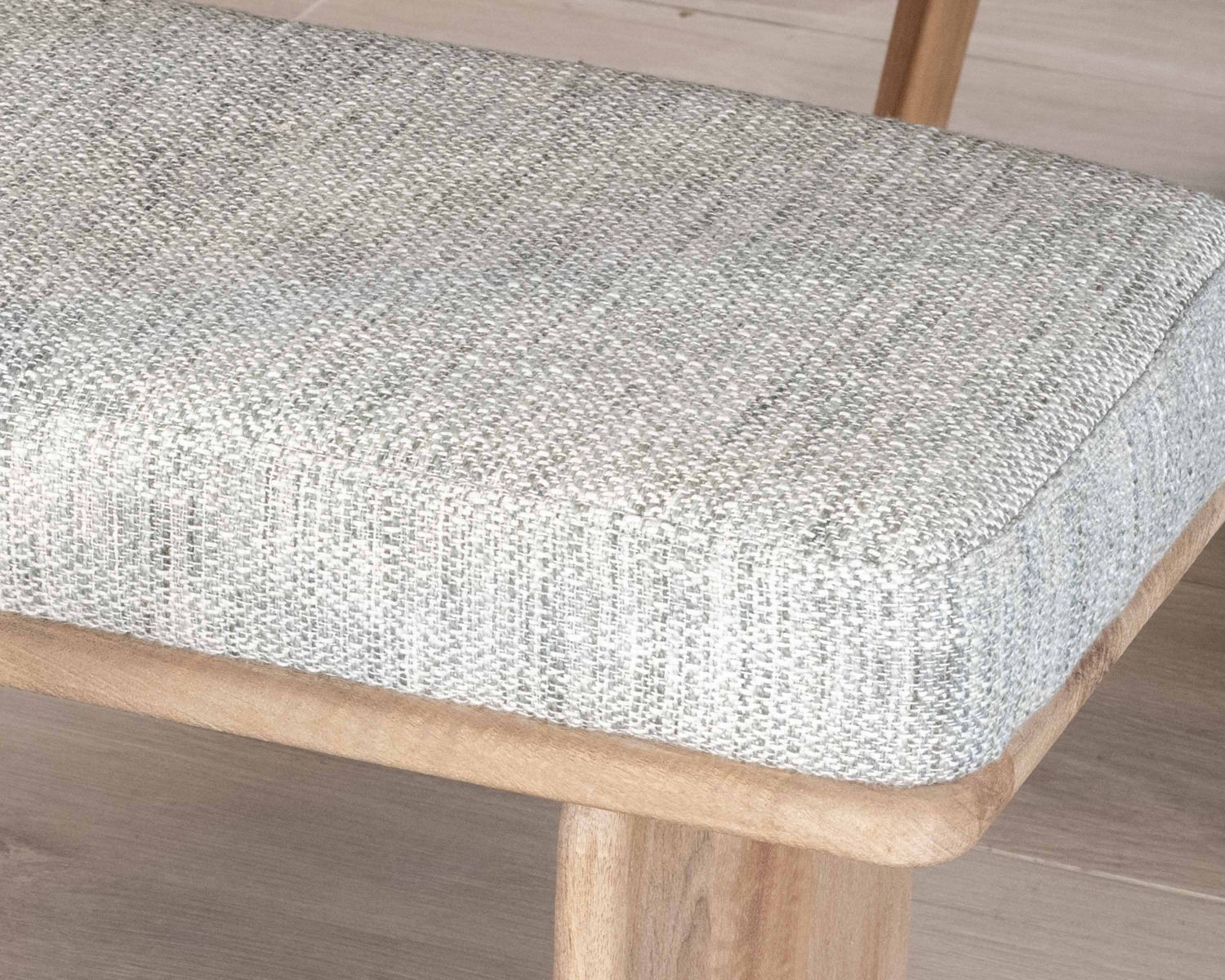 Elegante e confortevole panca da 120 cm in legno di mango e seduta imbottita in tessuto grigio screziato "Maestro"