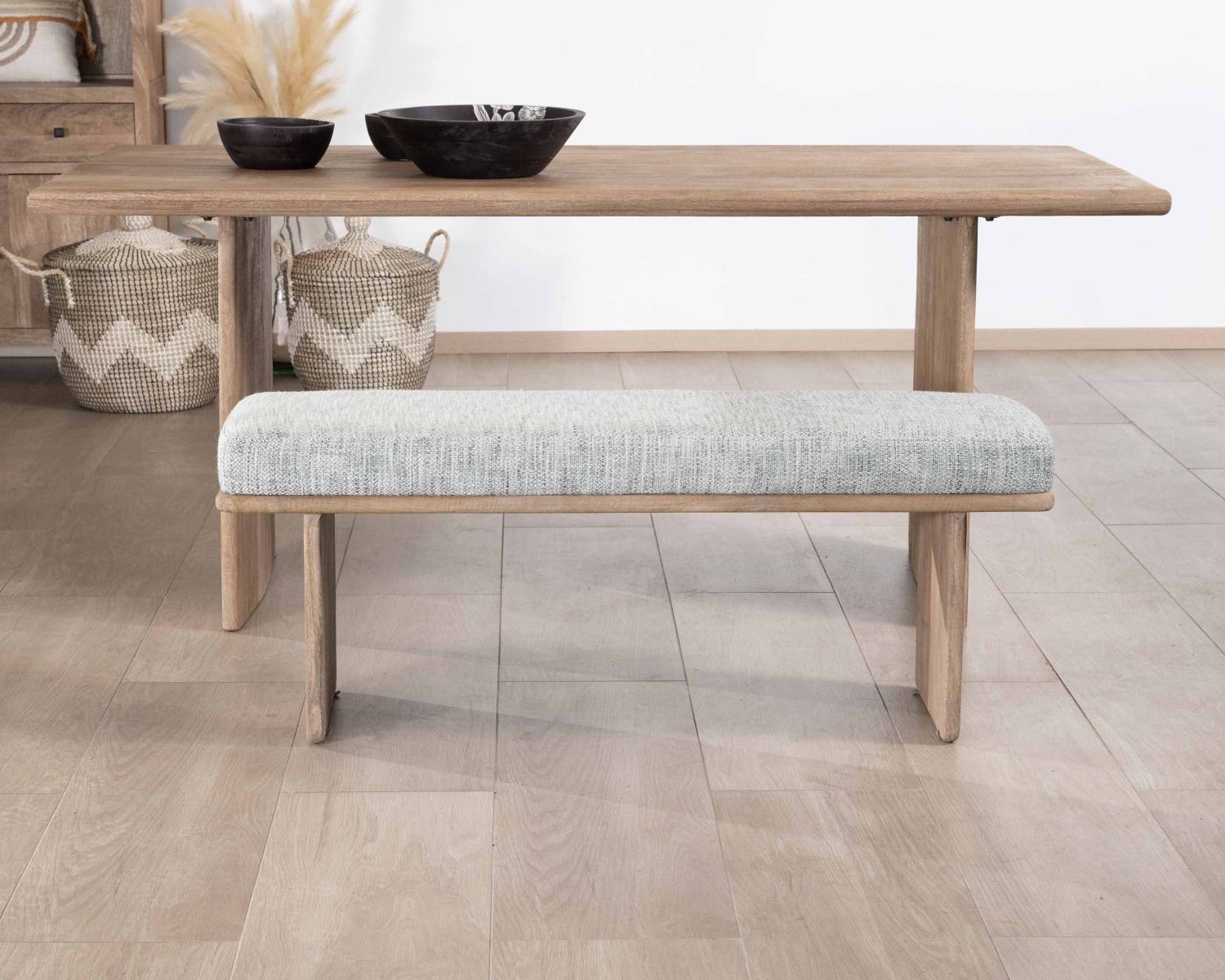 Elegante e confortevole panca da 120 cm in legno di mango e seduta imbottita in tessuto grigio screziato "Maestro"