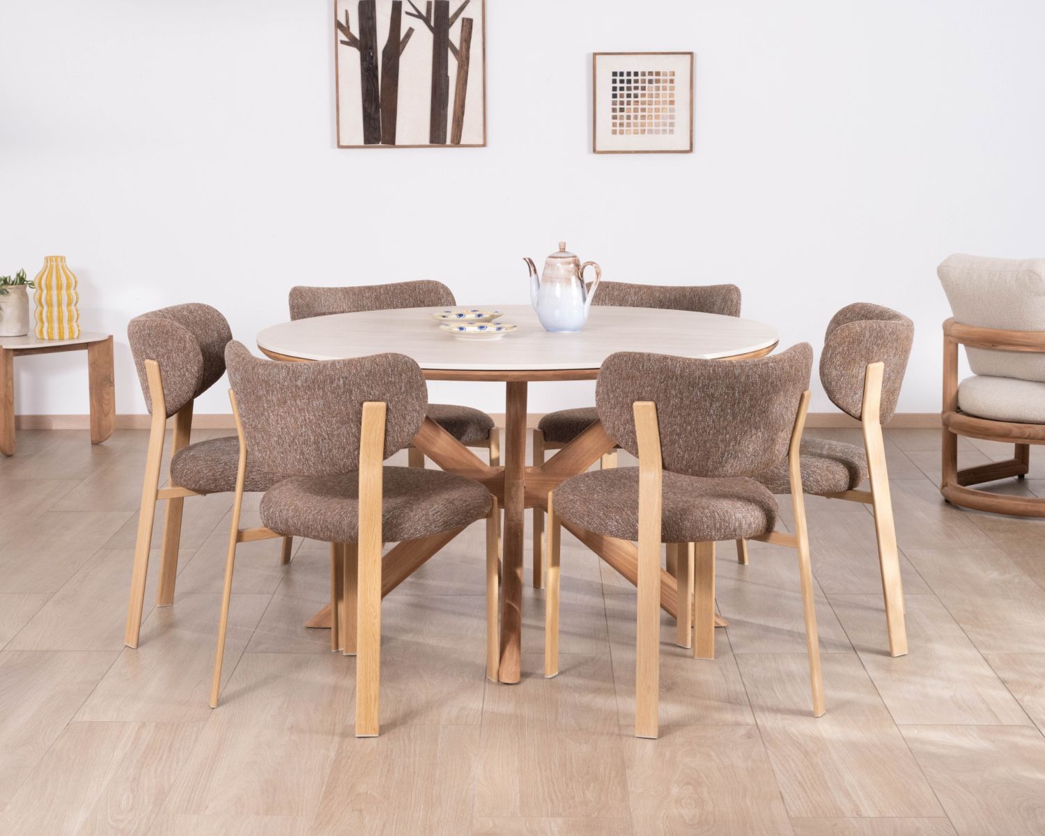 Tavolo rotondo da interno o esterno da 130 cm “Elsen” in teak massiccio con piano in ceramica effetto travertino