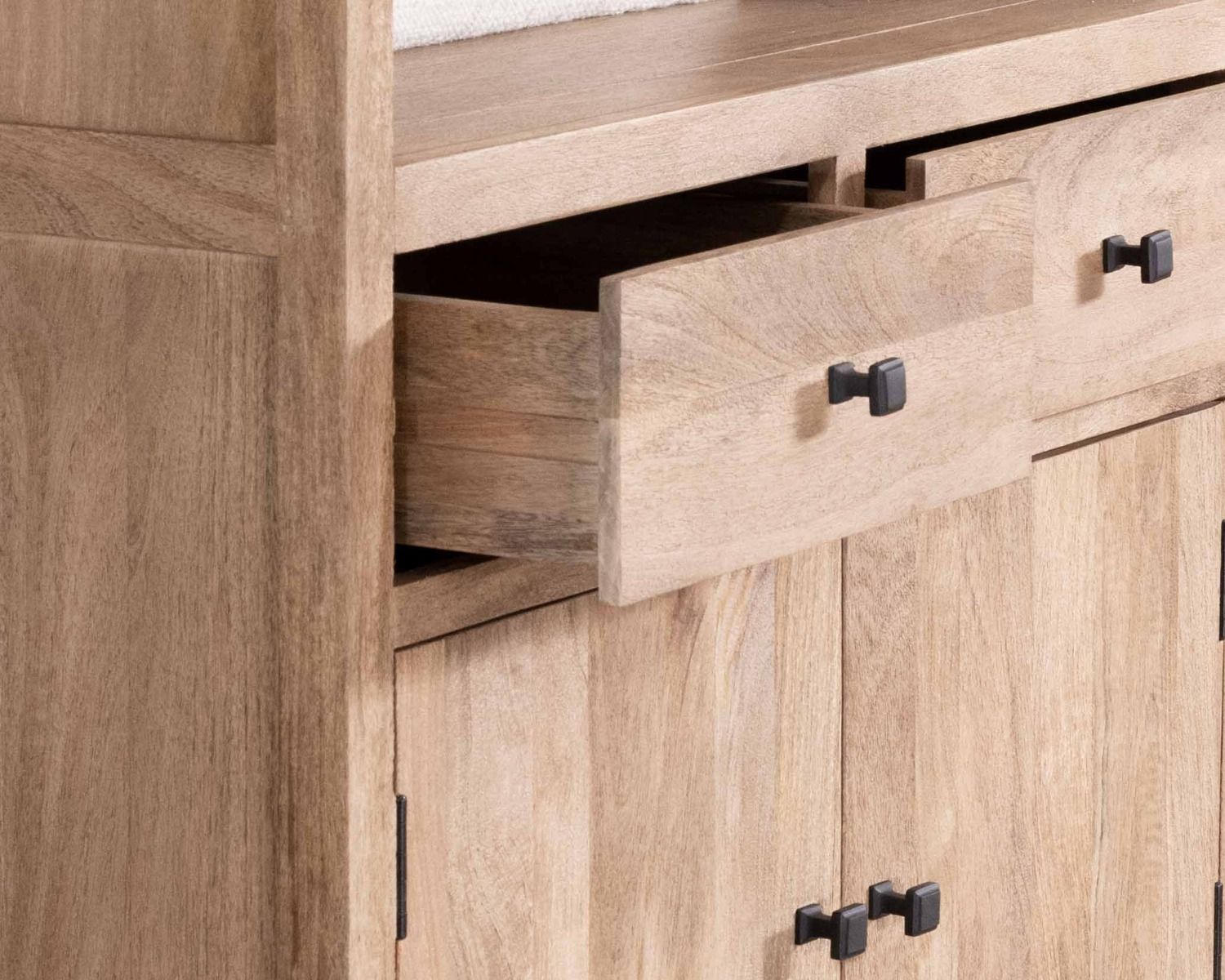 Credenza alta "Maestro" larga 87 cm in mango massiccio con finitura sabbiata