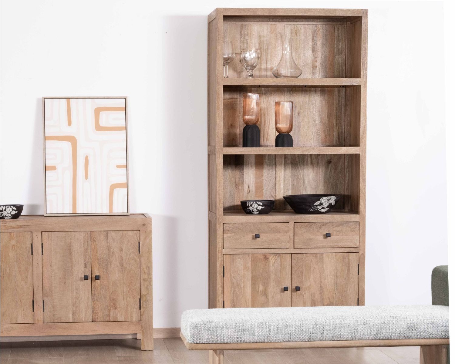 Credenza alta "Maestro" larga 87 cm in mango massiccio con finitura sabbiata