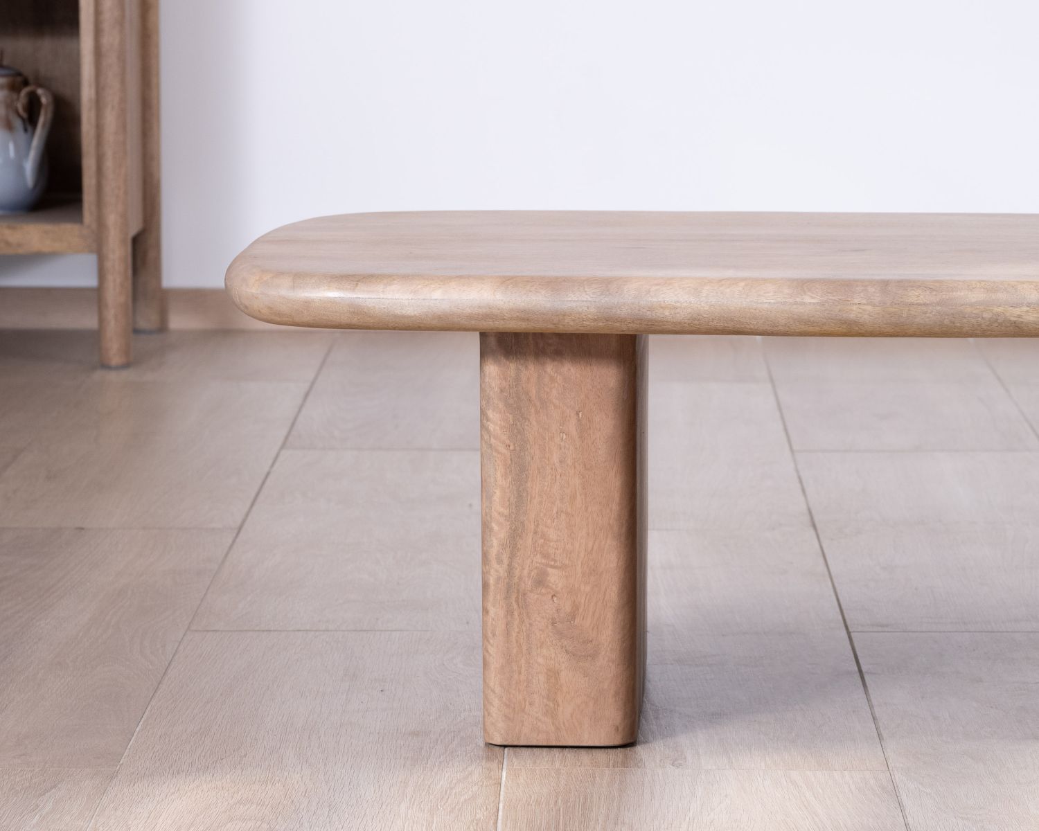 Tavolo da salotto rettangolare "Orobie" in legno di mango, design puro
